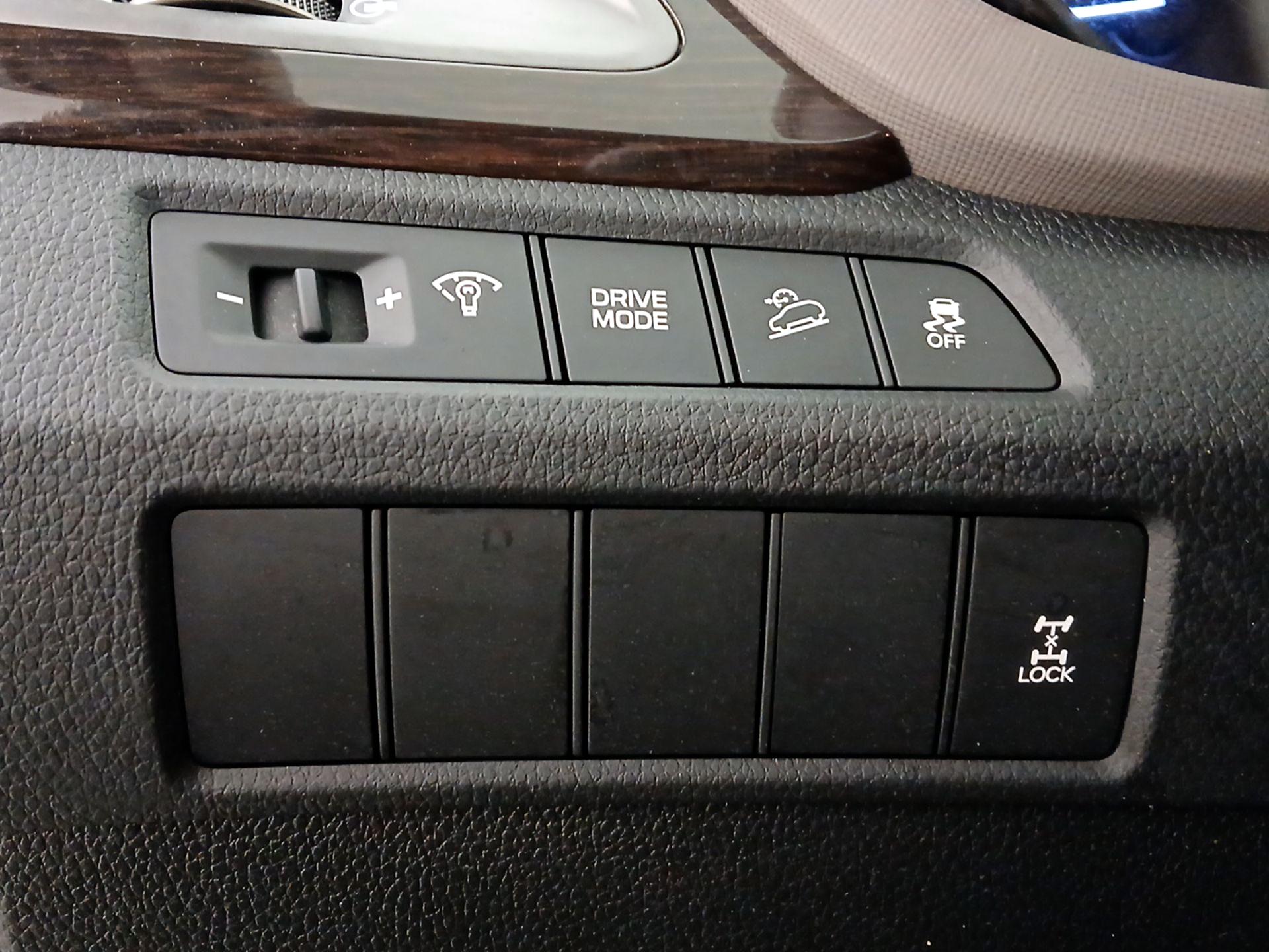 Thumbnail: 2018 Hyundai Santa Fe - 13