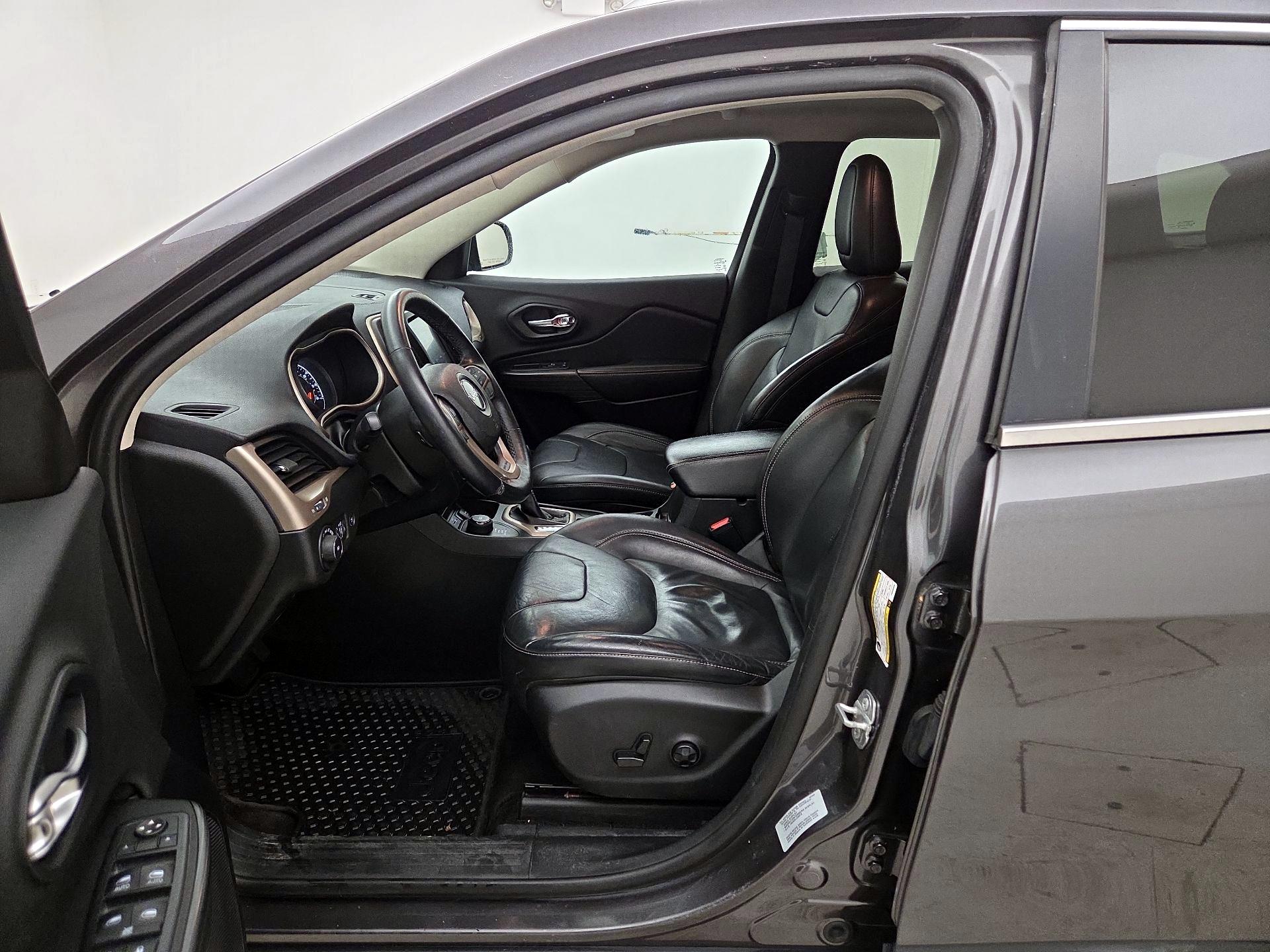 Thumbnail: 2015 Jeep Cherokee - 11