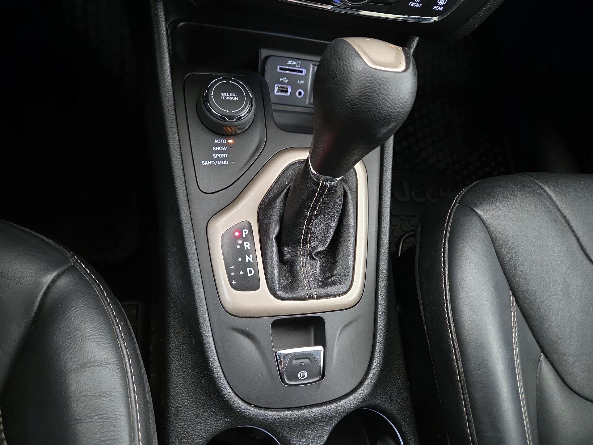 Thumbnail: 2015 Jeep Cherokee - 17