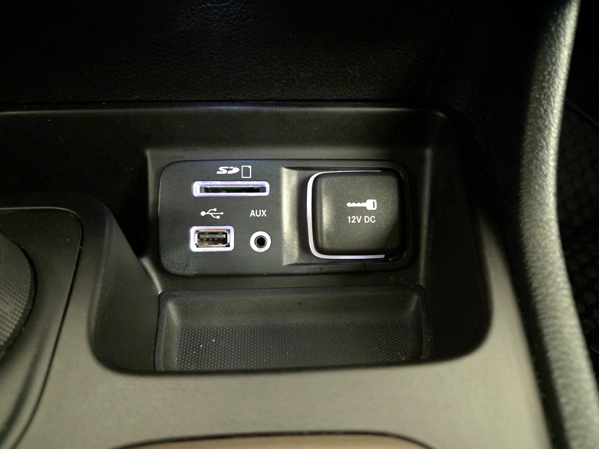 Thumbnail: 2015 Jeep Cherokee - 18