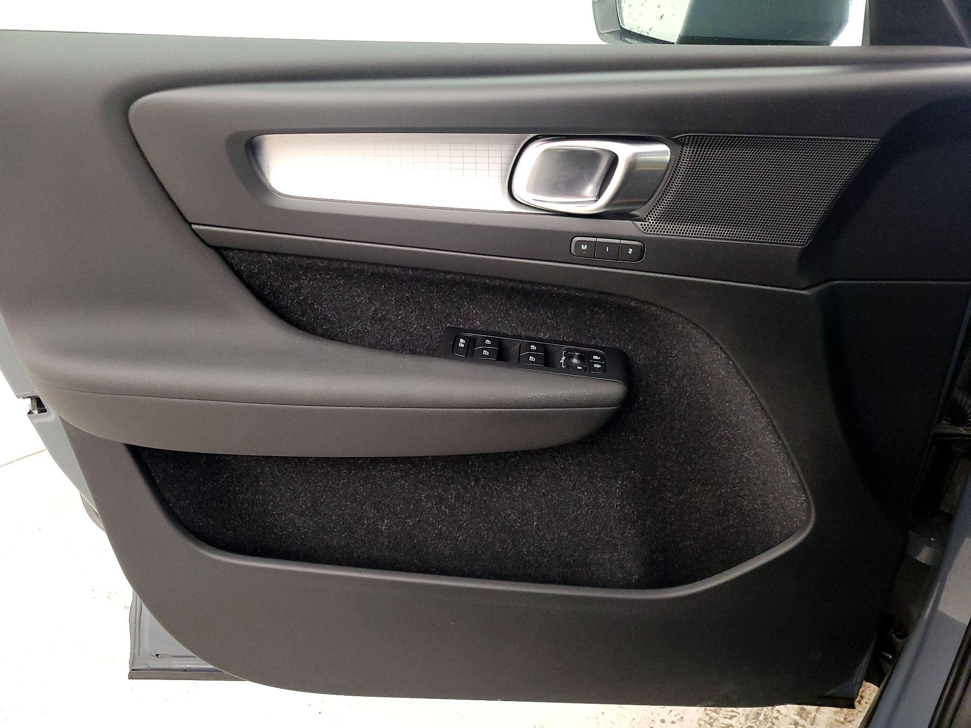 Thumbnail: 2020 Volvo XC40 - 12