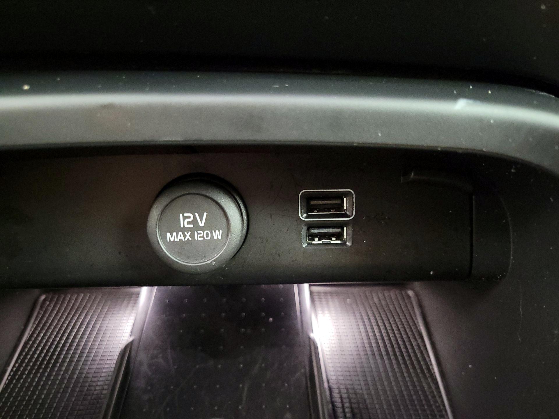 Thumbnail: 2020 Volvo XC40 - 18