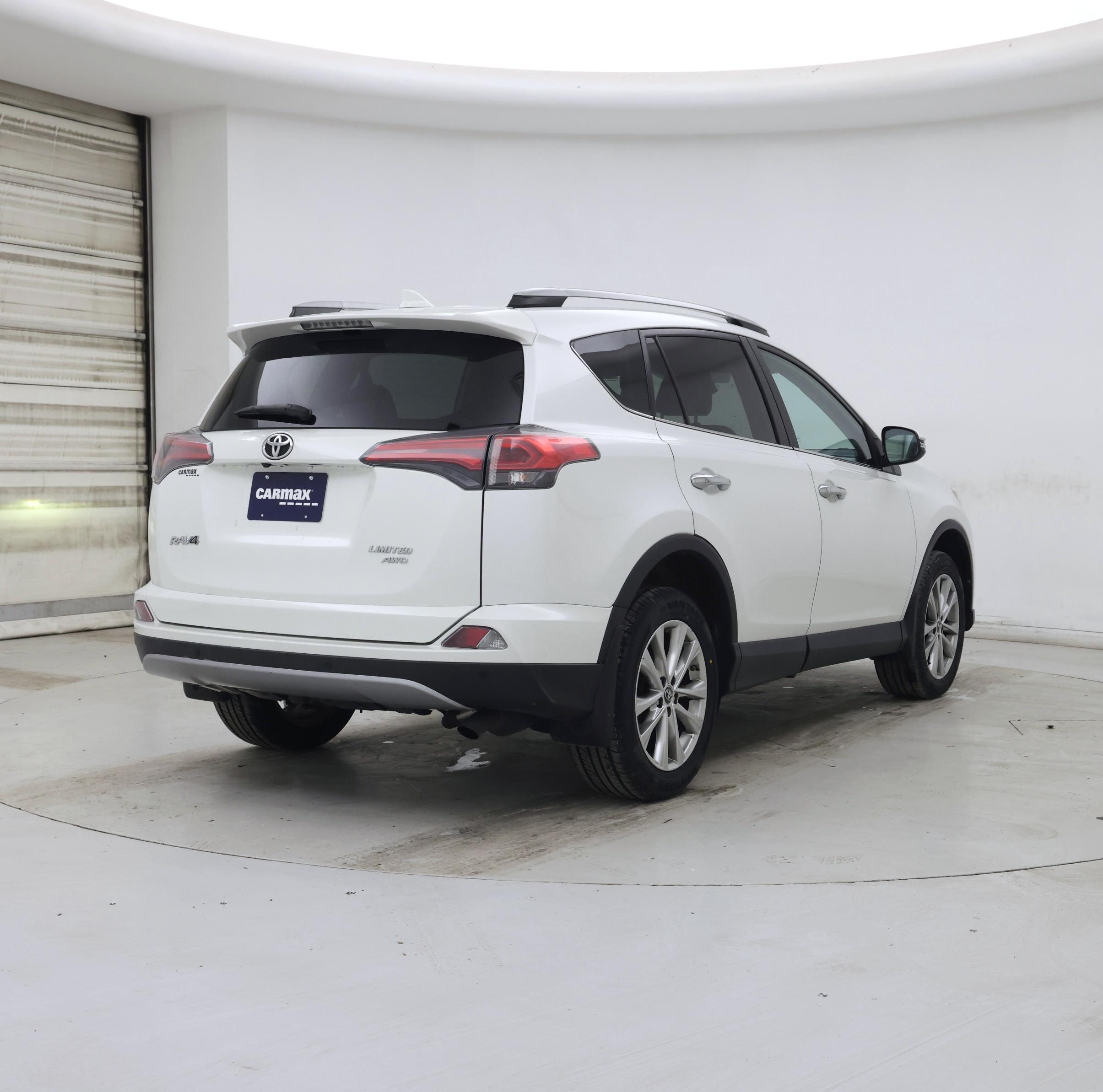 Thumbnail: 2017 Toyota RAV4 - 8