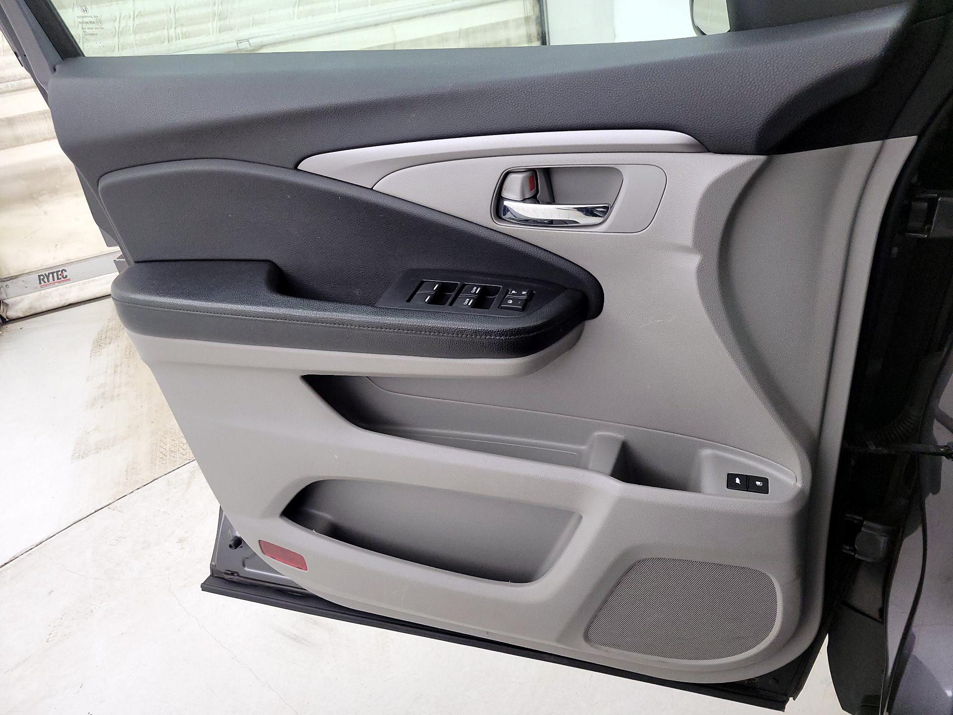 Thumbnail: 2018 Honda Pilot - 12