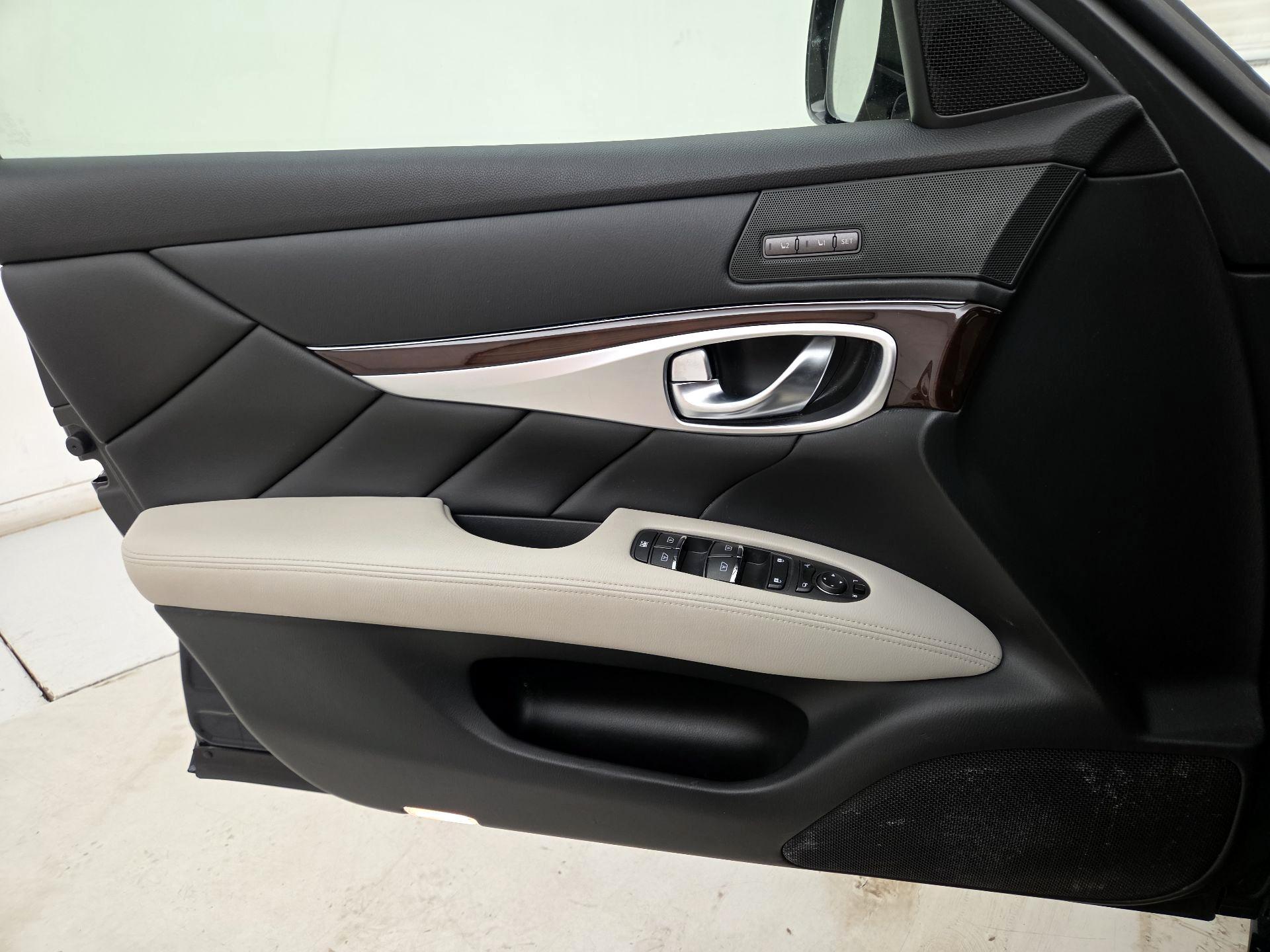 Thumbnail: 2015 INFINITI Q70 - 12