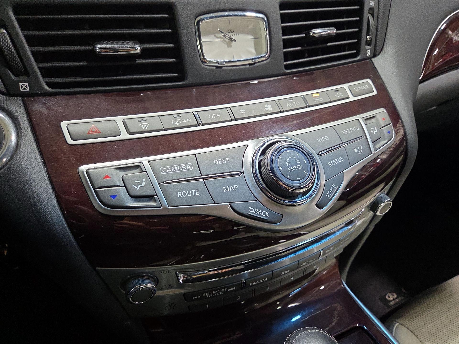 Thumbnail: 2015 INFINITI Q70 - 17