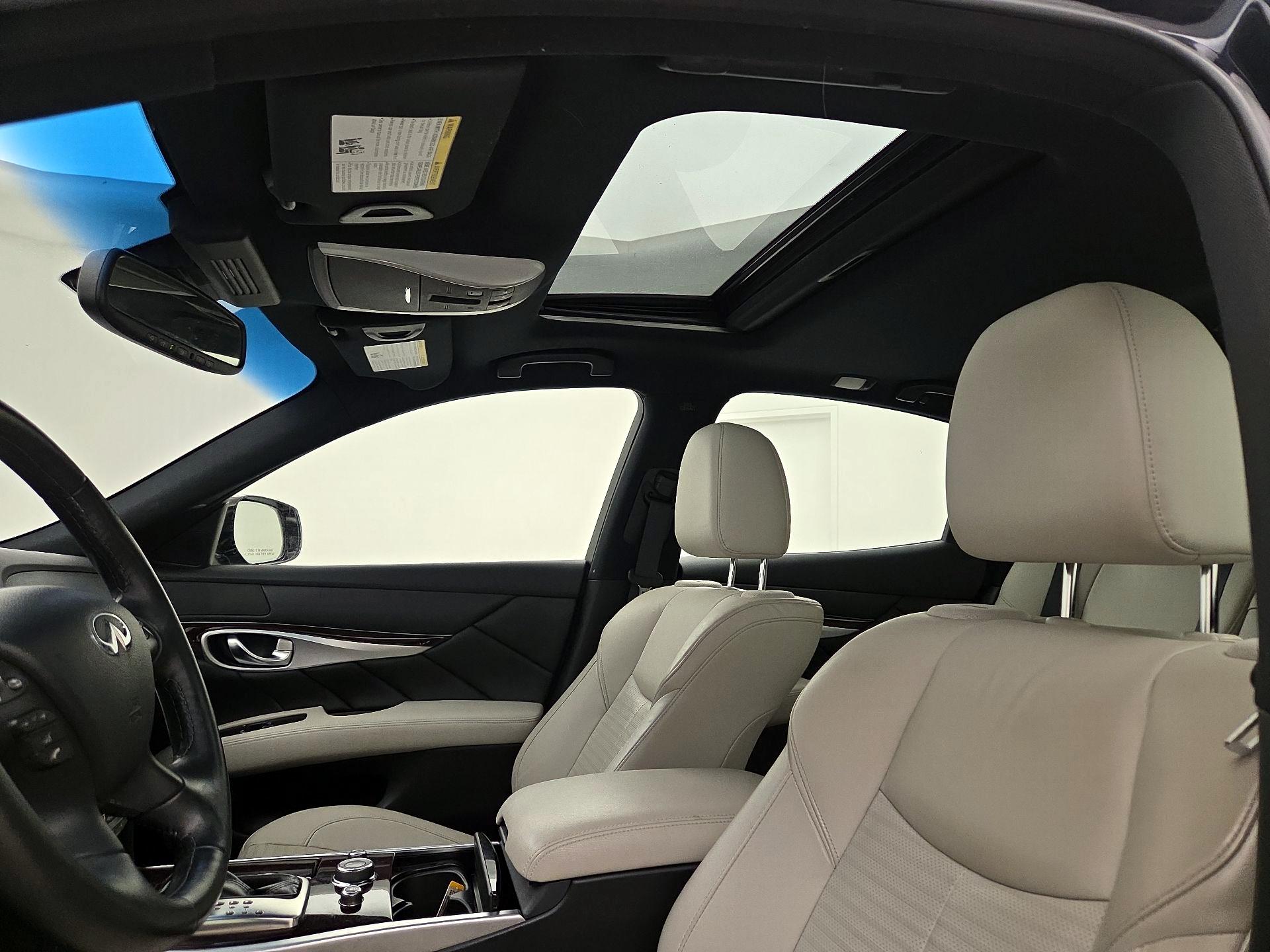 Thumbnail: 2015 INFINITI Q70 - 19