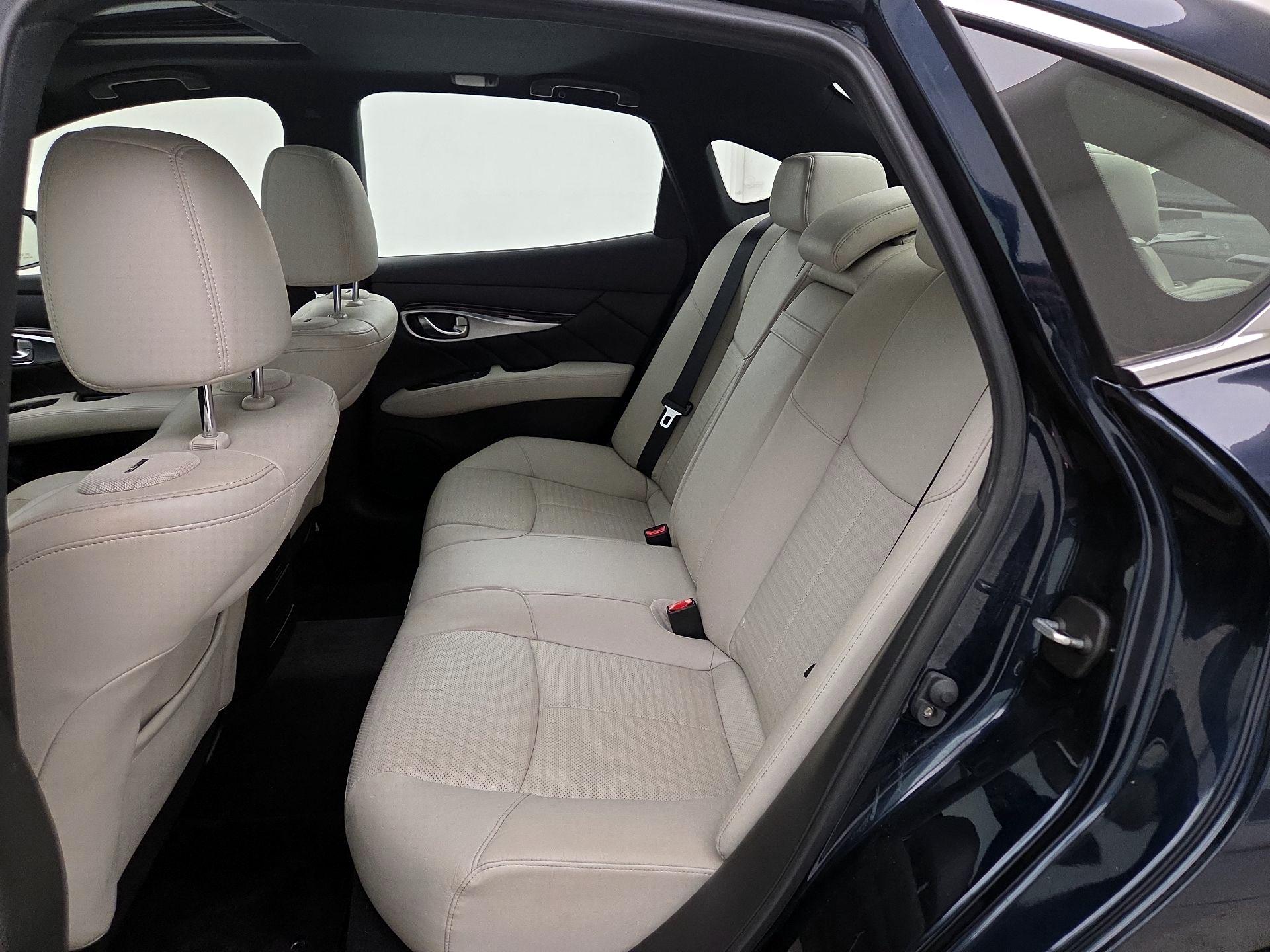 Thumbnail: 2015 INFINITI Q70 - 20