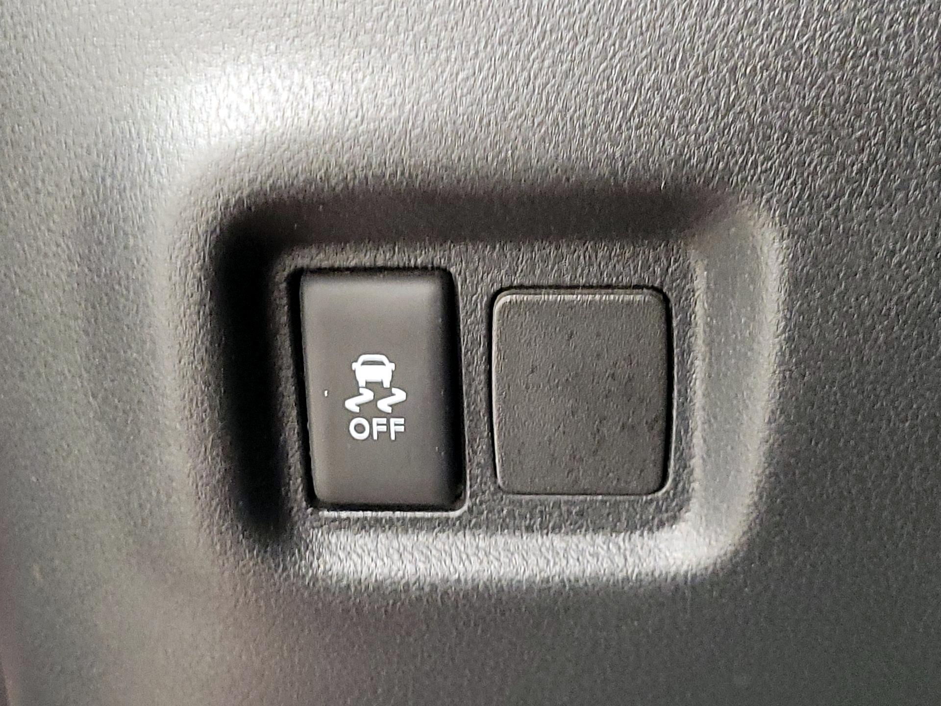 Thumbnail: 2015 Nissan Versa Note - 13