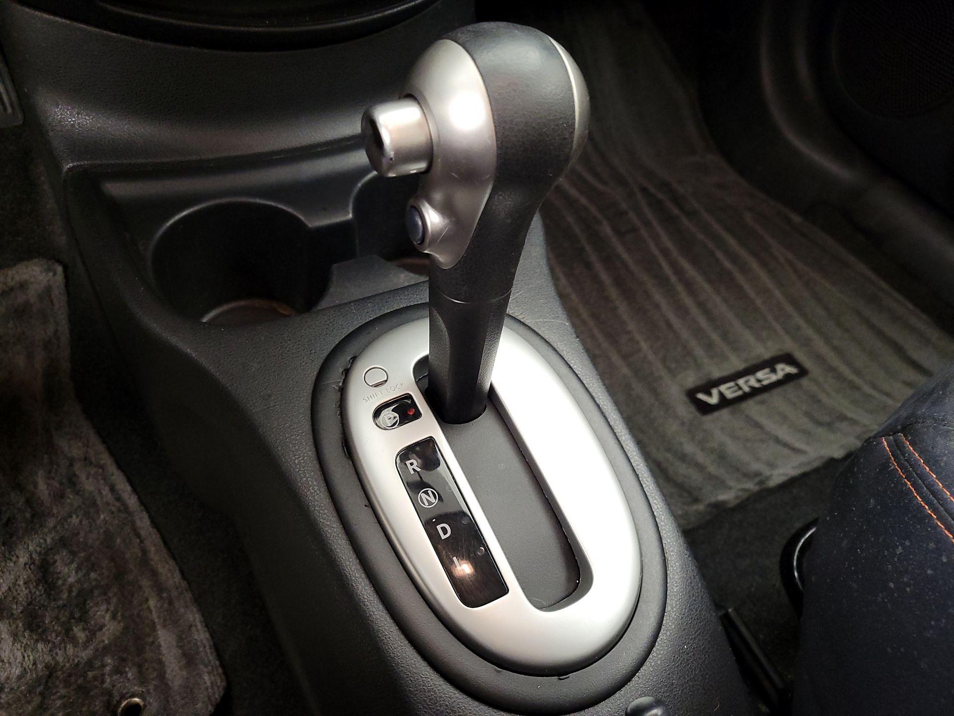 Thumbnail: 2015 Nissan Versa Note - 17