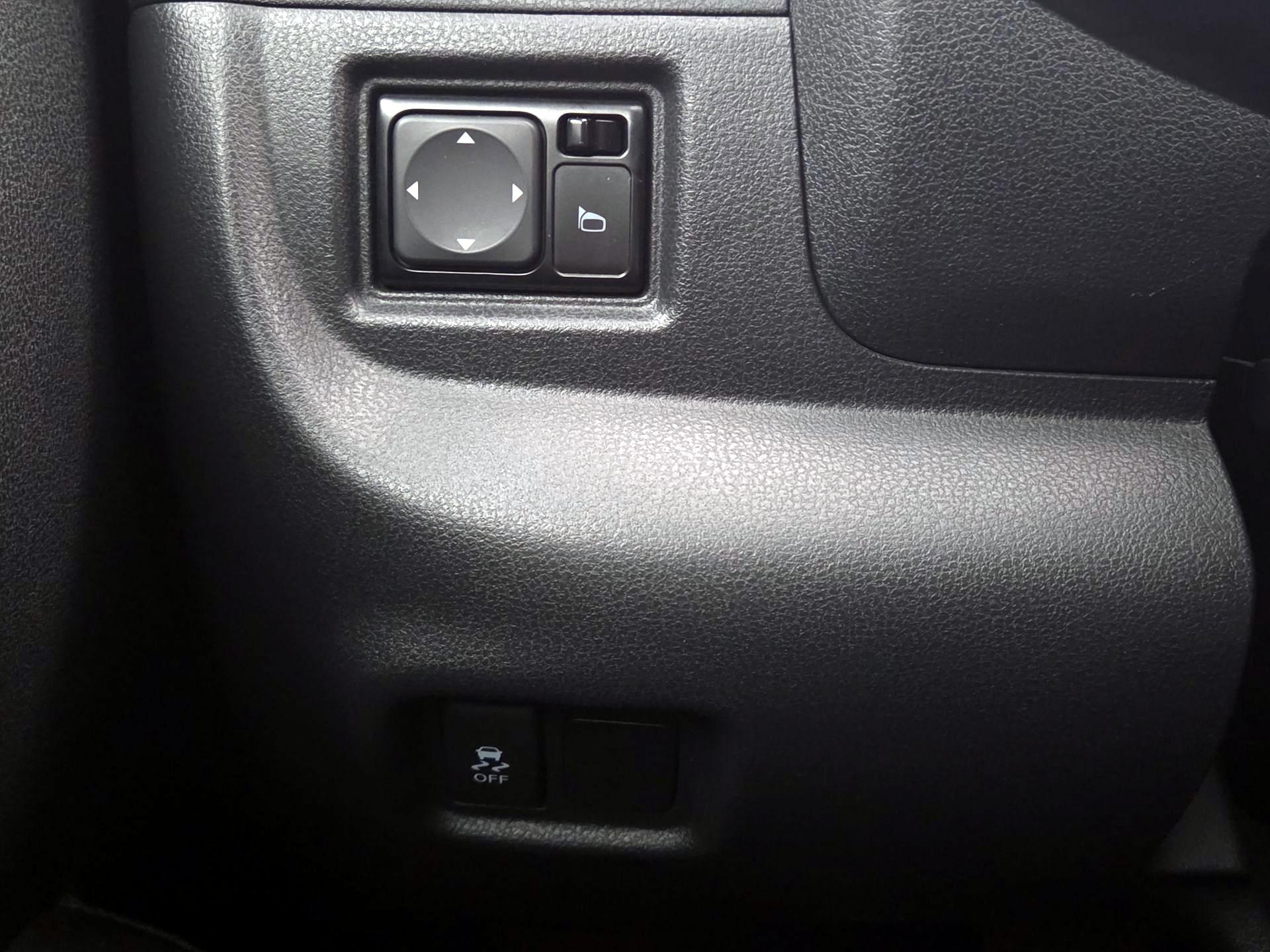 Thumbnail: 2015 Nissan Versa Note - 13