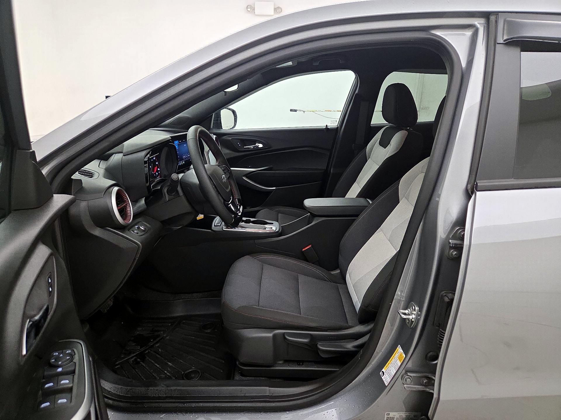 Thumbnail: 2025 Chevrolet Trax - 11