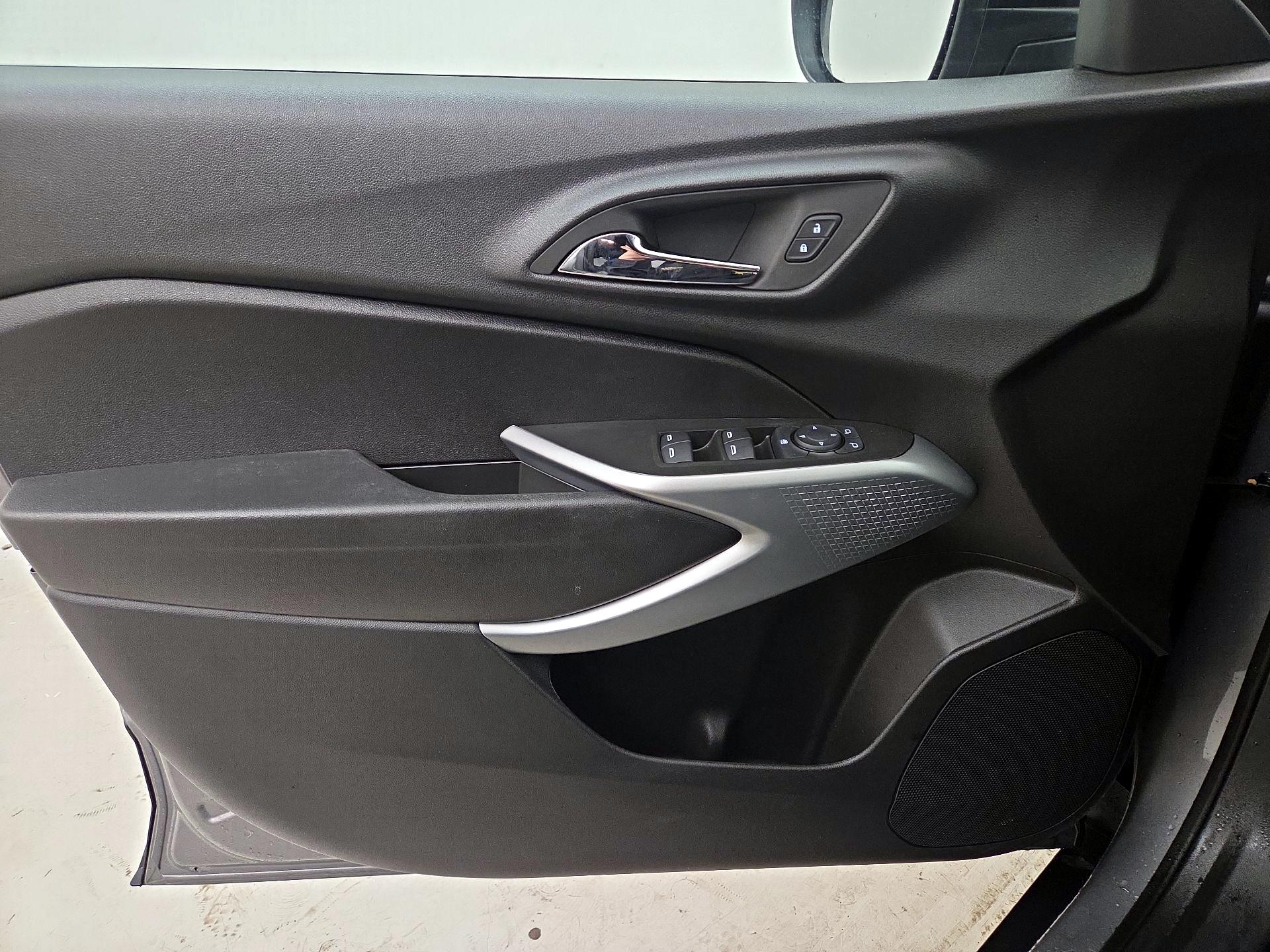 Thumbnail: 2025 Chevrolet Trax - 12