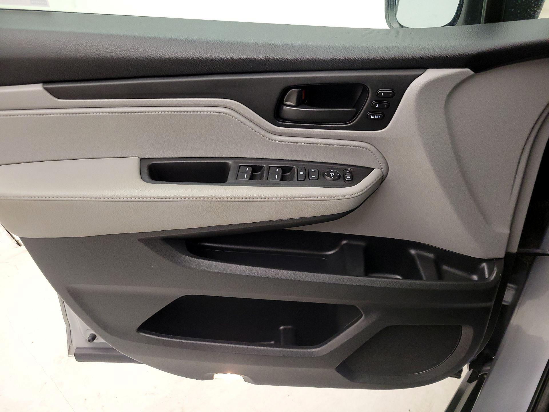 Thumbnail: 2019 Honda Odyssey - 12