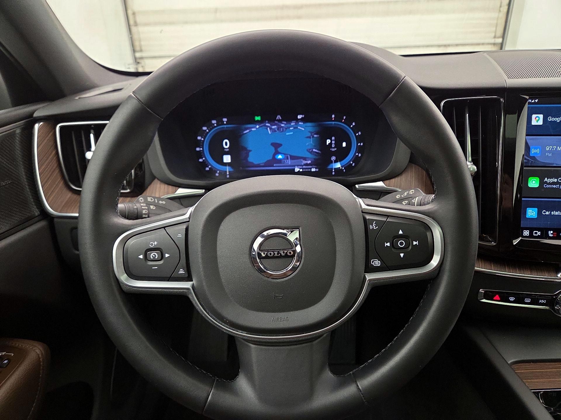 Thumbnail: 2022 Volvo XC60 - 10