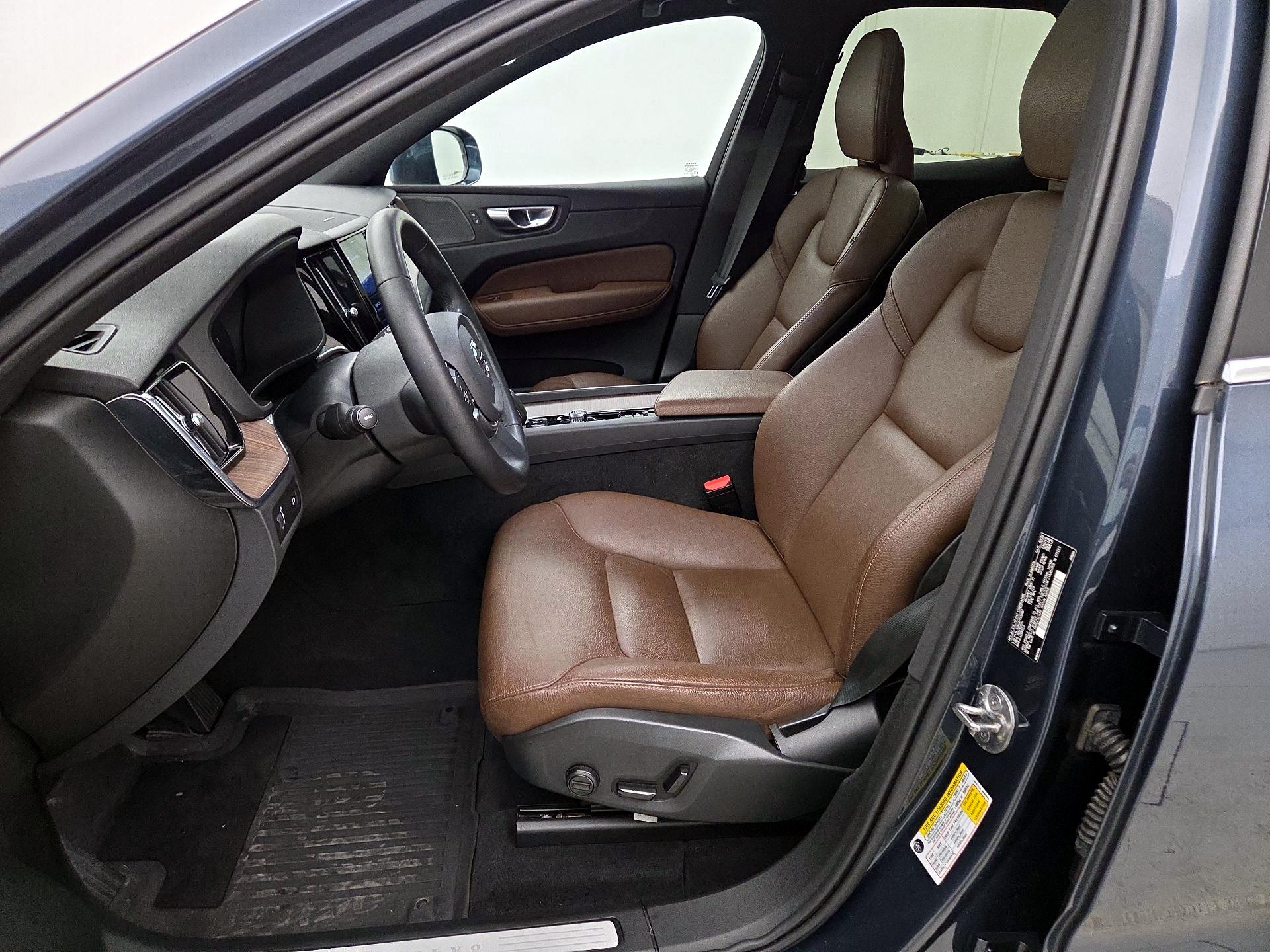 Thumbnail: 2022 Volvo XC60 - 11