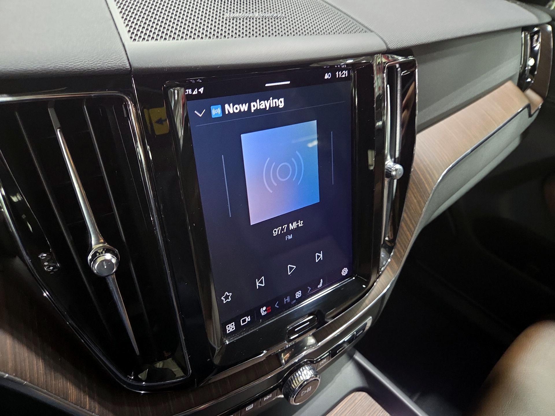 Thumbnail: 2022 Volvo XC60 - 16