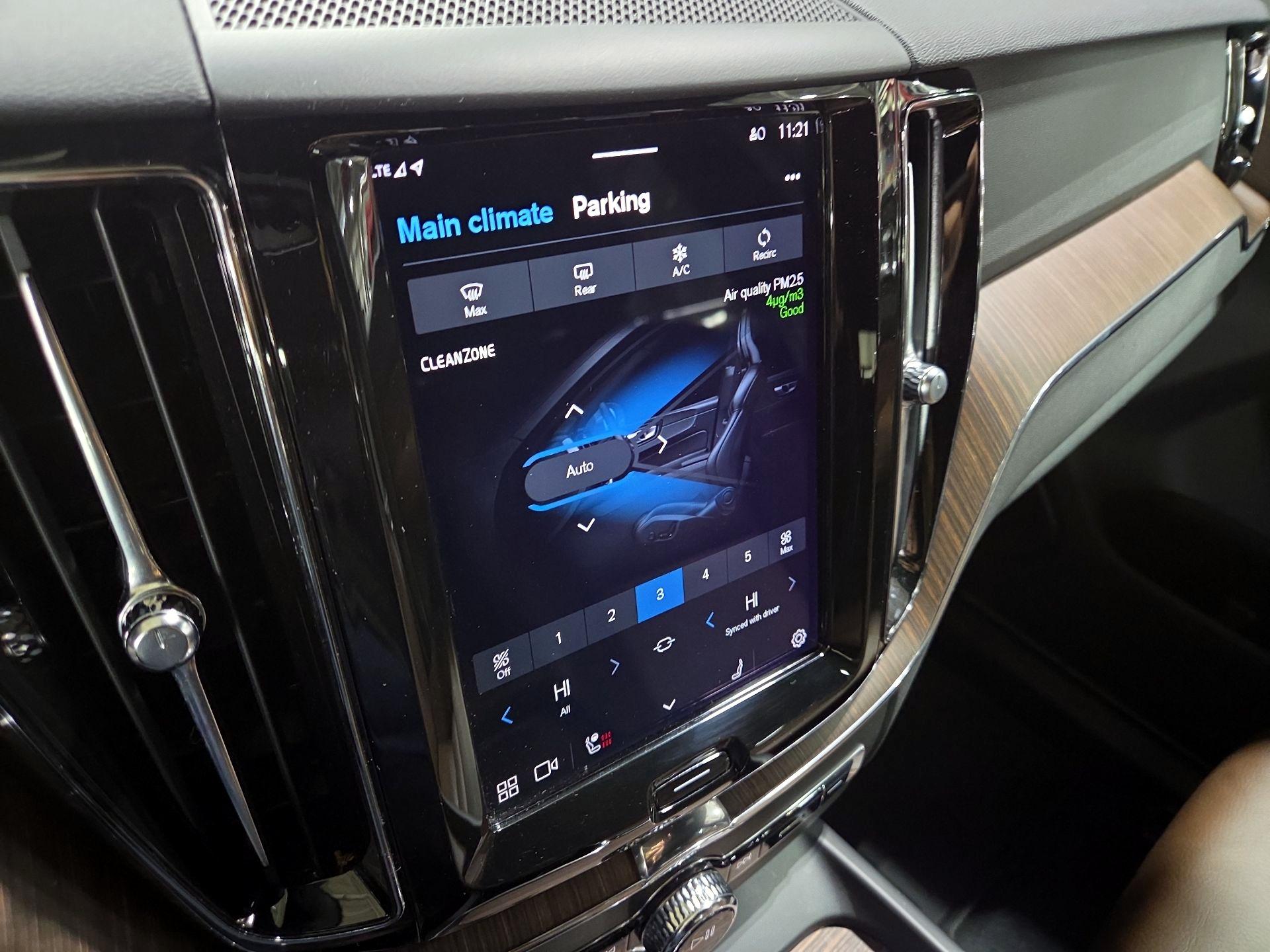 Thumbnail: 2022 Volvo XC60 - 17