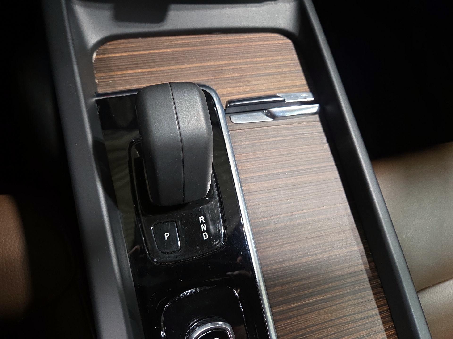 Thumbnail: 2022 Volvo XC60 - 18