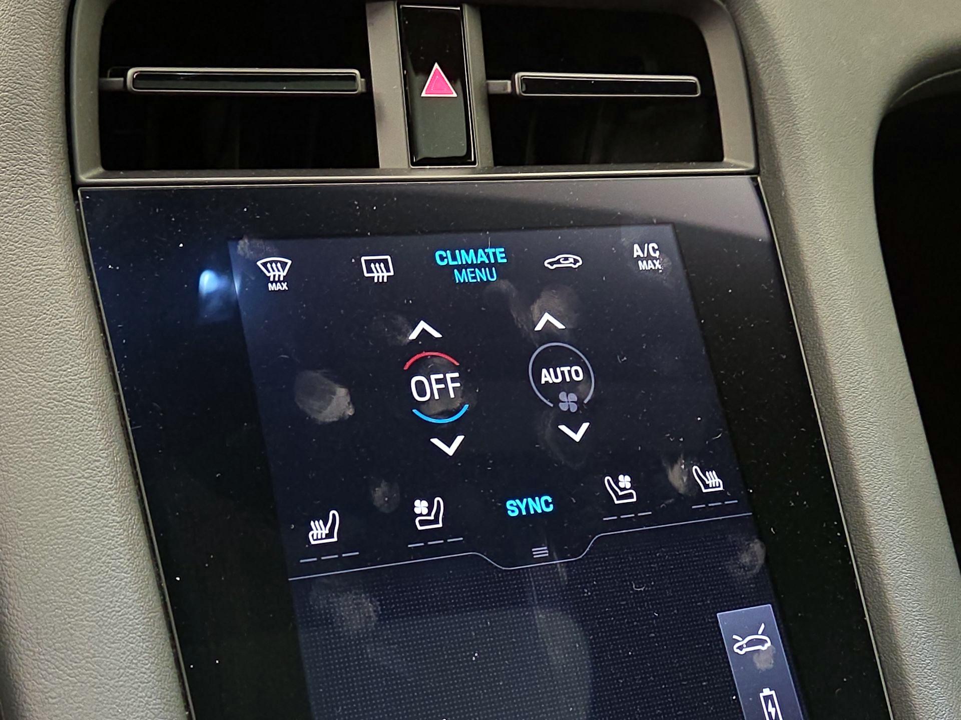 Thumbnail: 2022 Porsche Taycan - 15