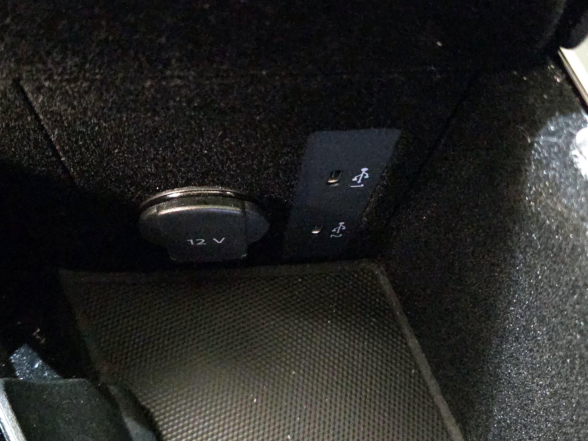 Thumbnail: 2022 Porsche Taycan - 17