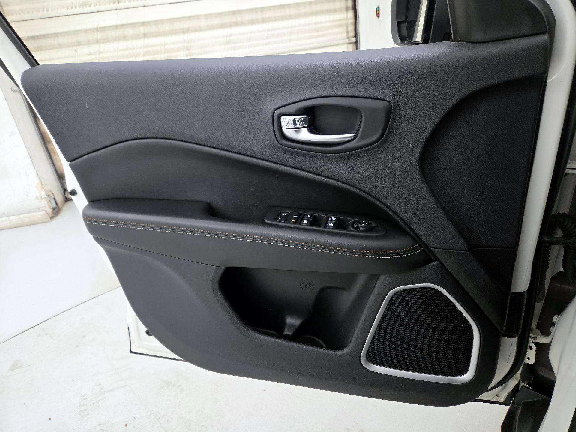 Thumbnail: 2020 Jeep Compass - 12