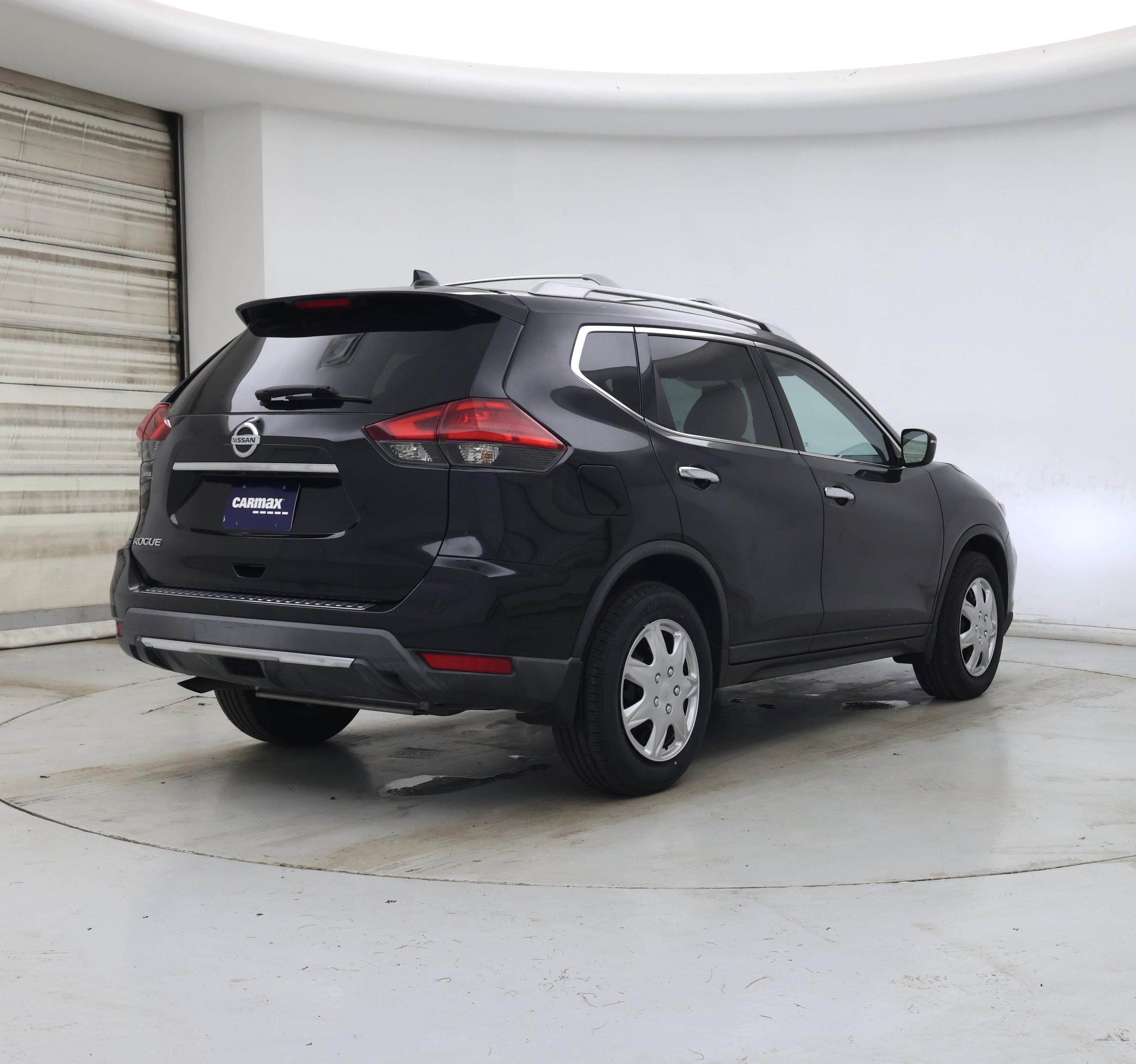 Thumbnail: 2017 Nissan Rogue - 8