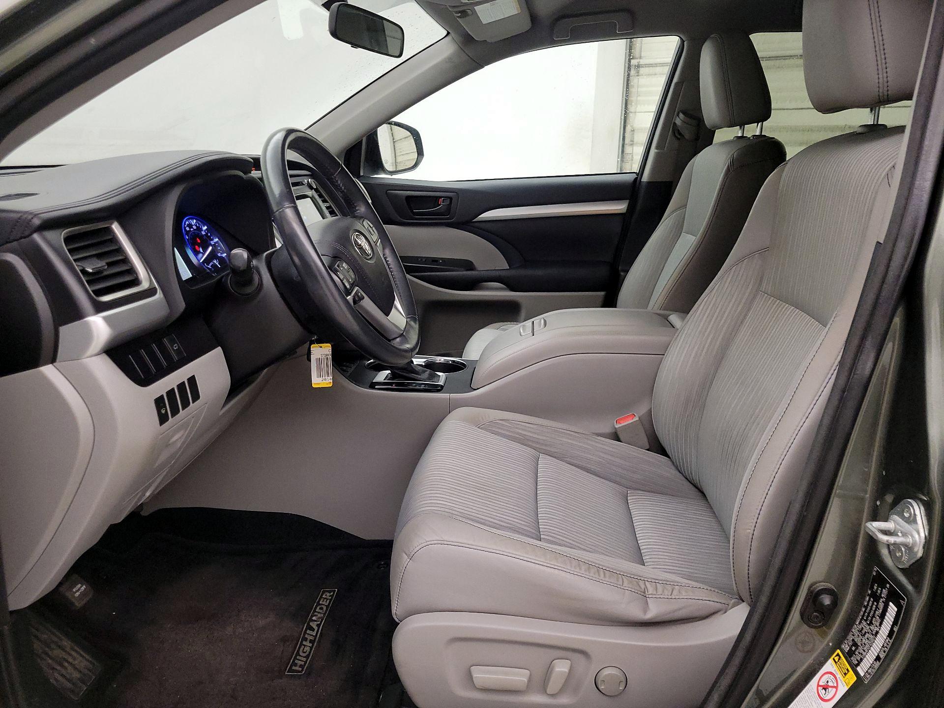 Thumbnail: 2015 Toyota Highlander - 11