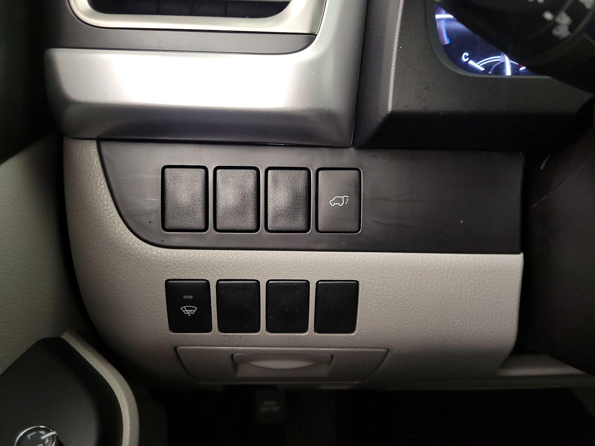 Thumbnail: 2015 Toyota Highlander - 13