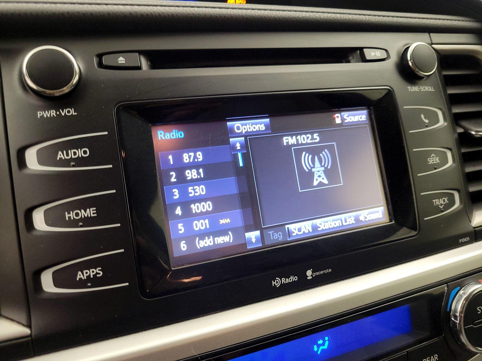 Thumbnail: 2015 Toyota Highlander - 15