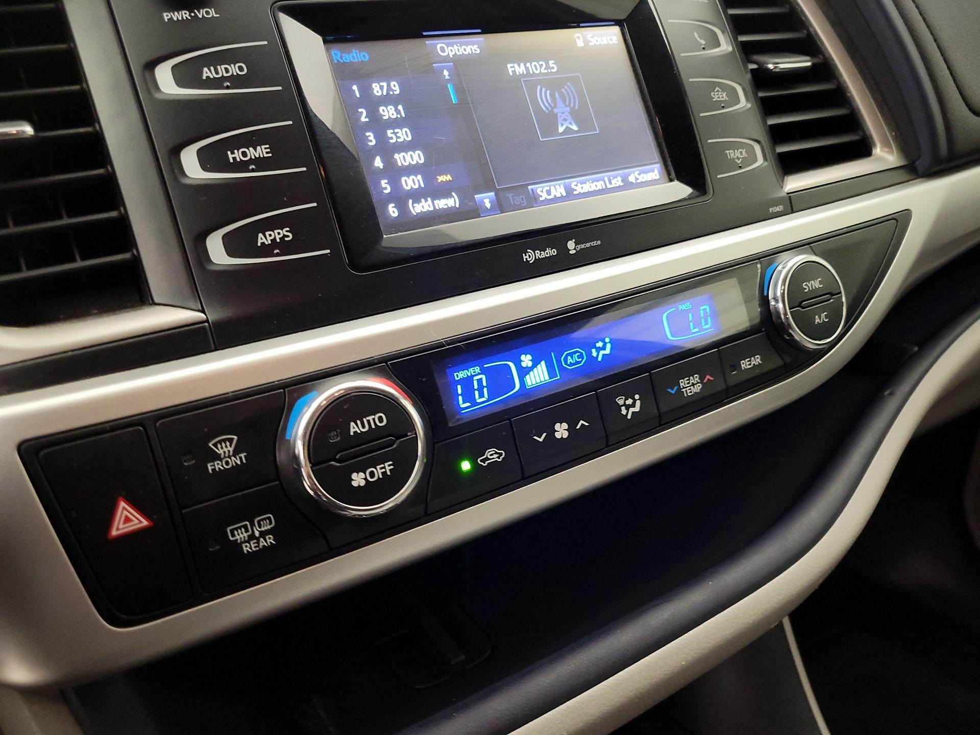 Thumbnail: 2015 Toyota Highlander - 16