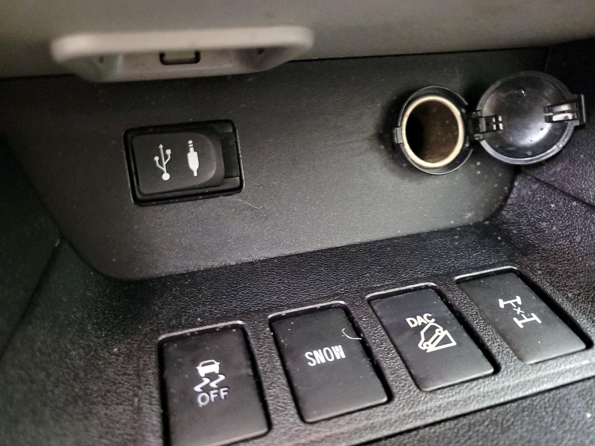 Thumbnail: 2015 Toyota Highlander - 18