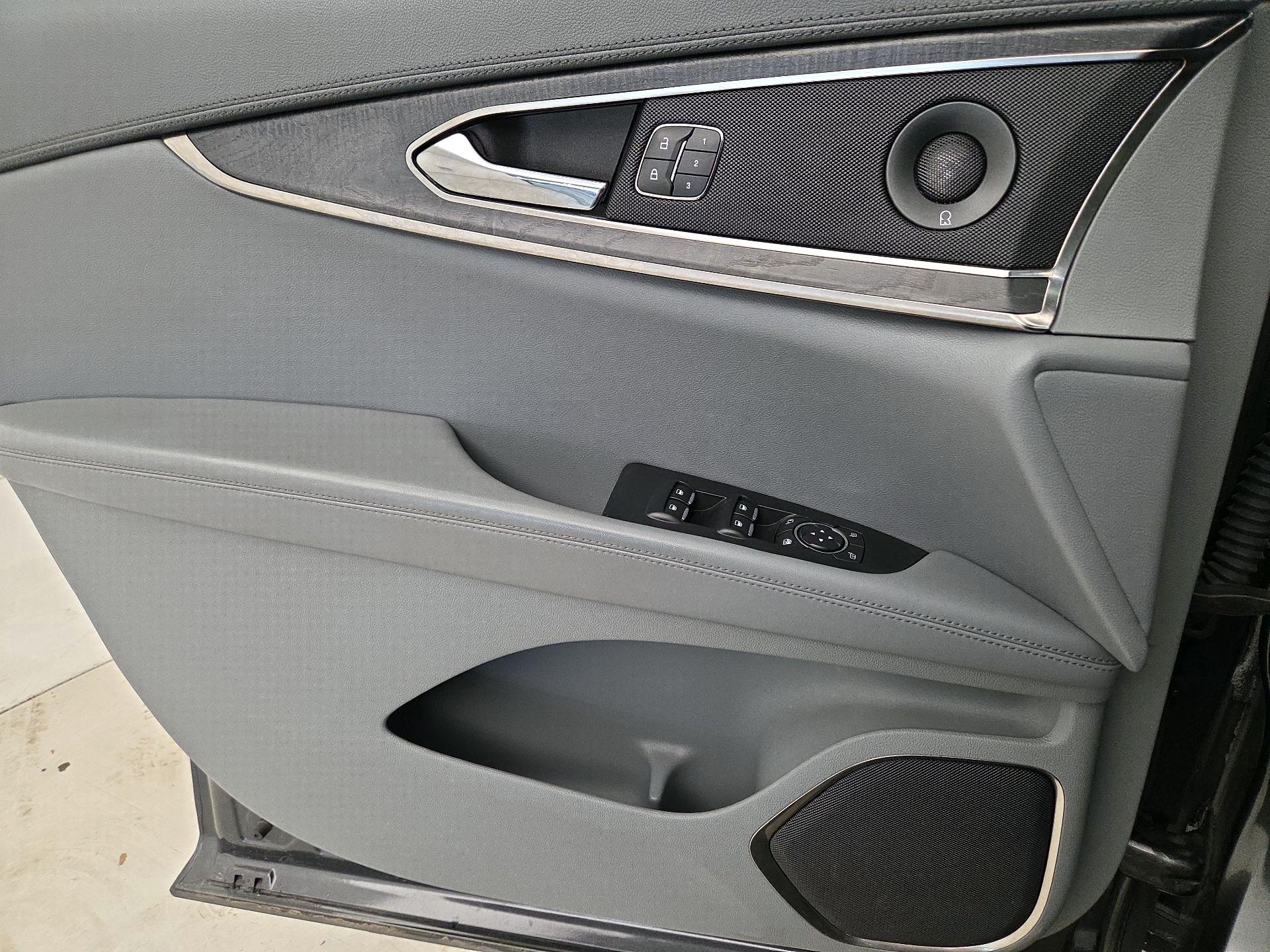 Thumbnail: 2020 Lincoln Nautilus - 12