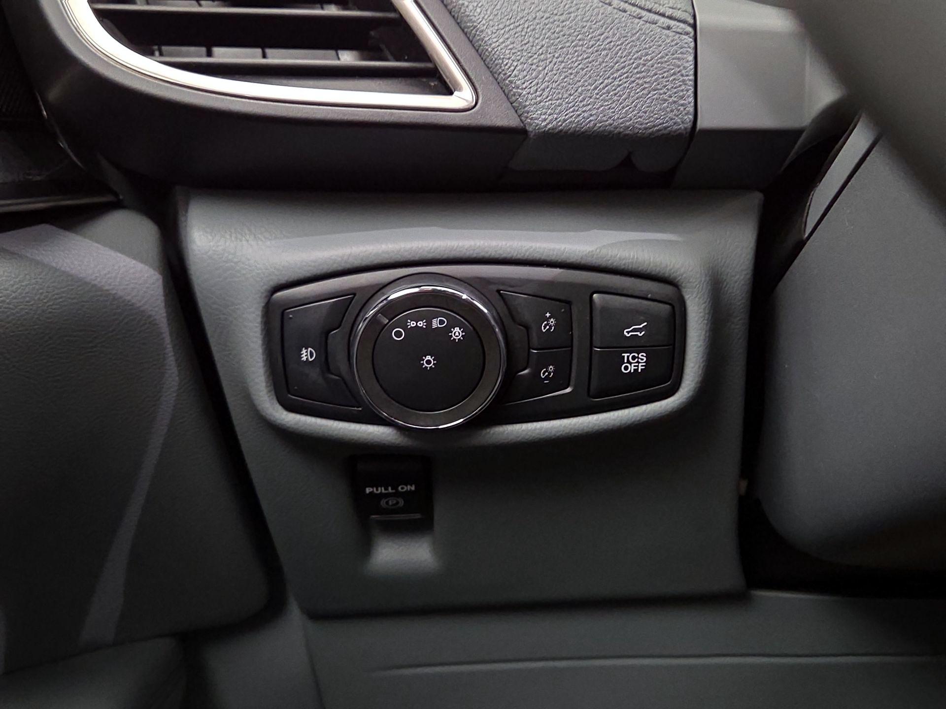 Thumbnail: 2020 Lincoln Nautilus - 13