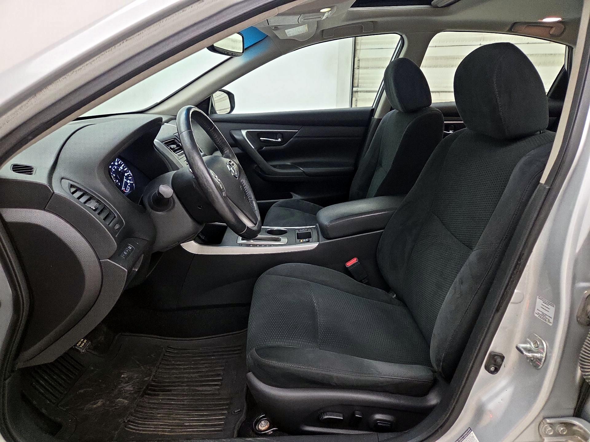 Thumbnail: 2015 Nissan Altima - 11