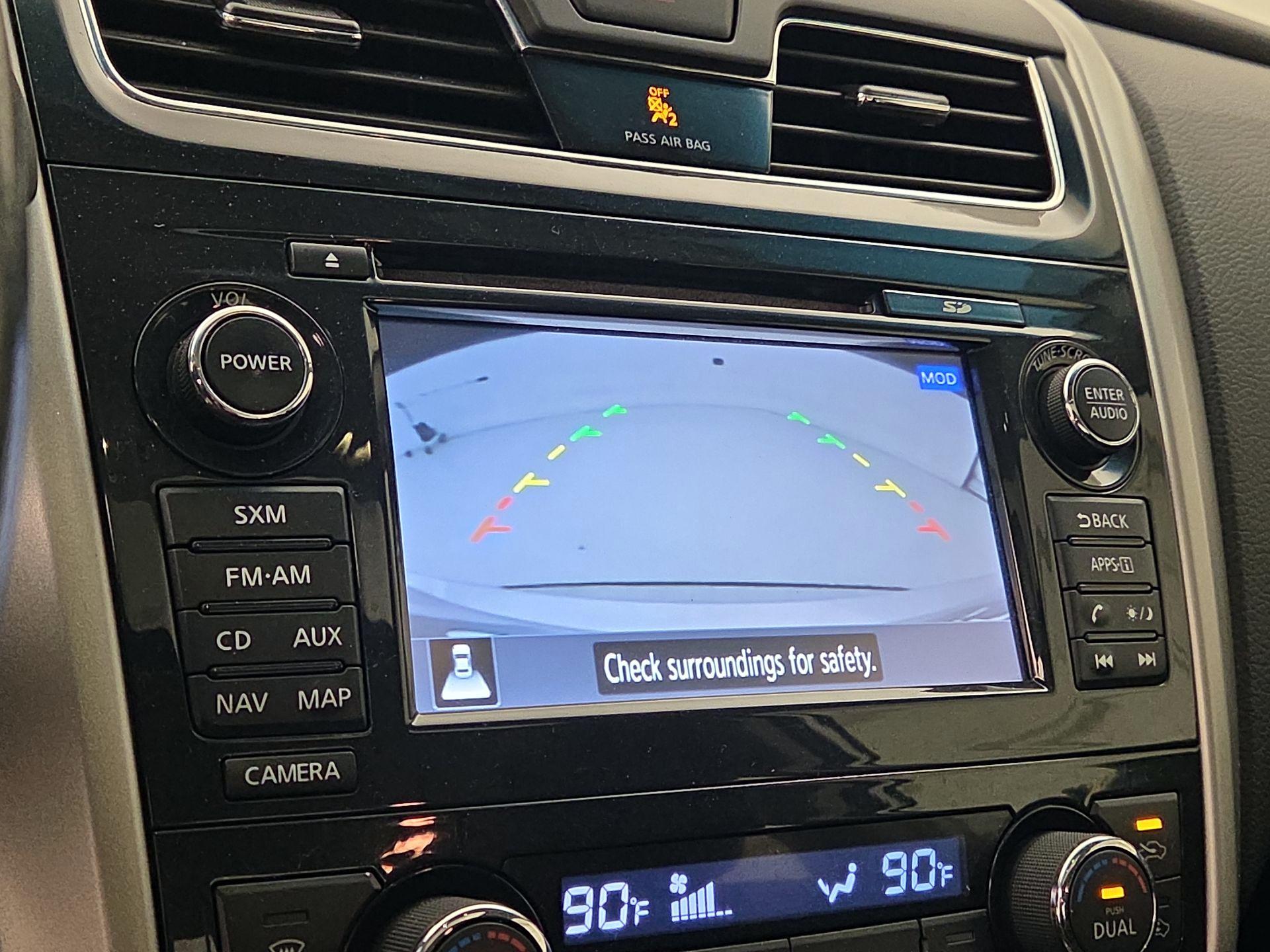 Thumbnail: 2015 Nissan Altima - 14