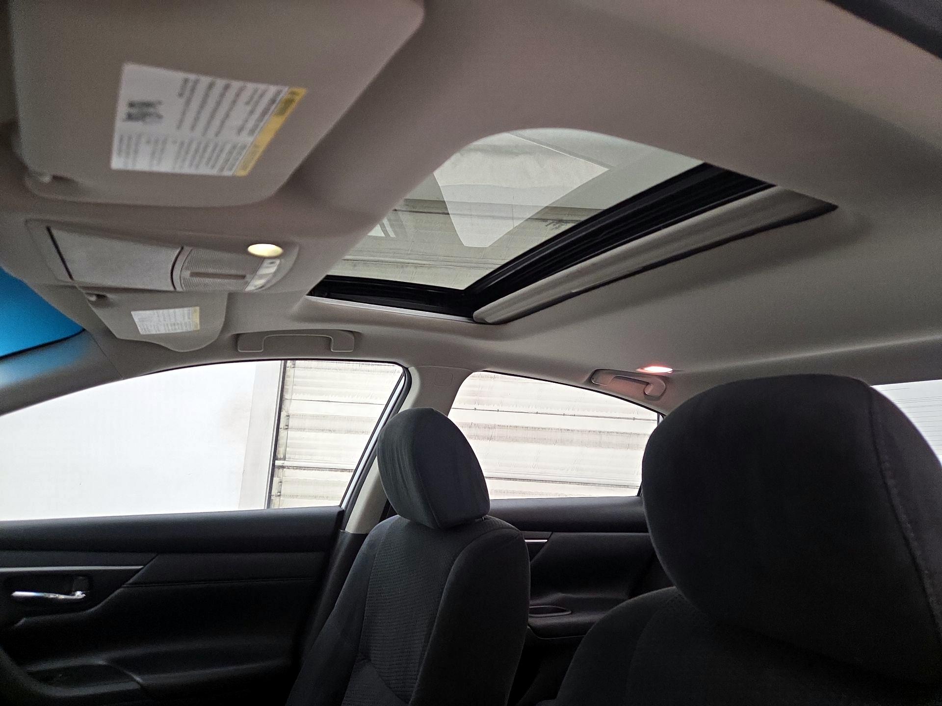 Thumbnail: 2015 Nissan Altima - 19