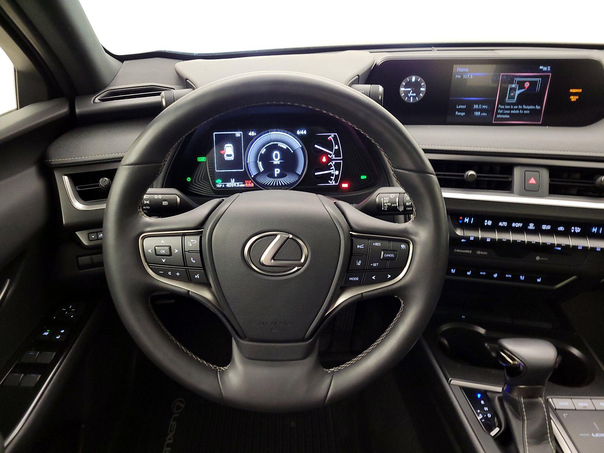 Thumbnail: 2022 Lexus UX - 10