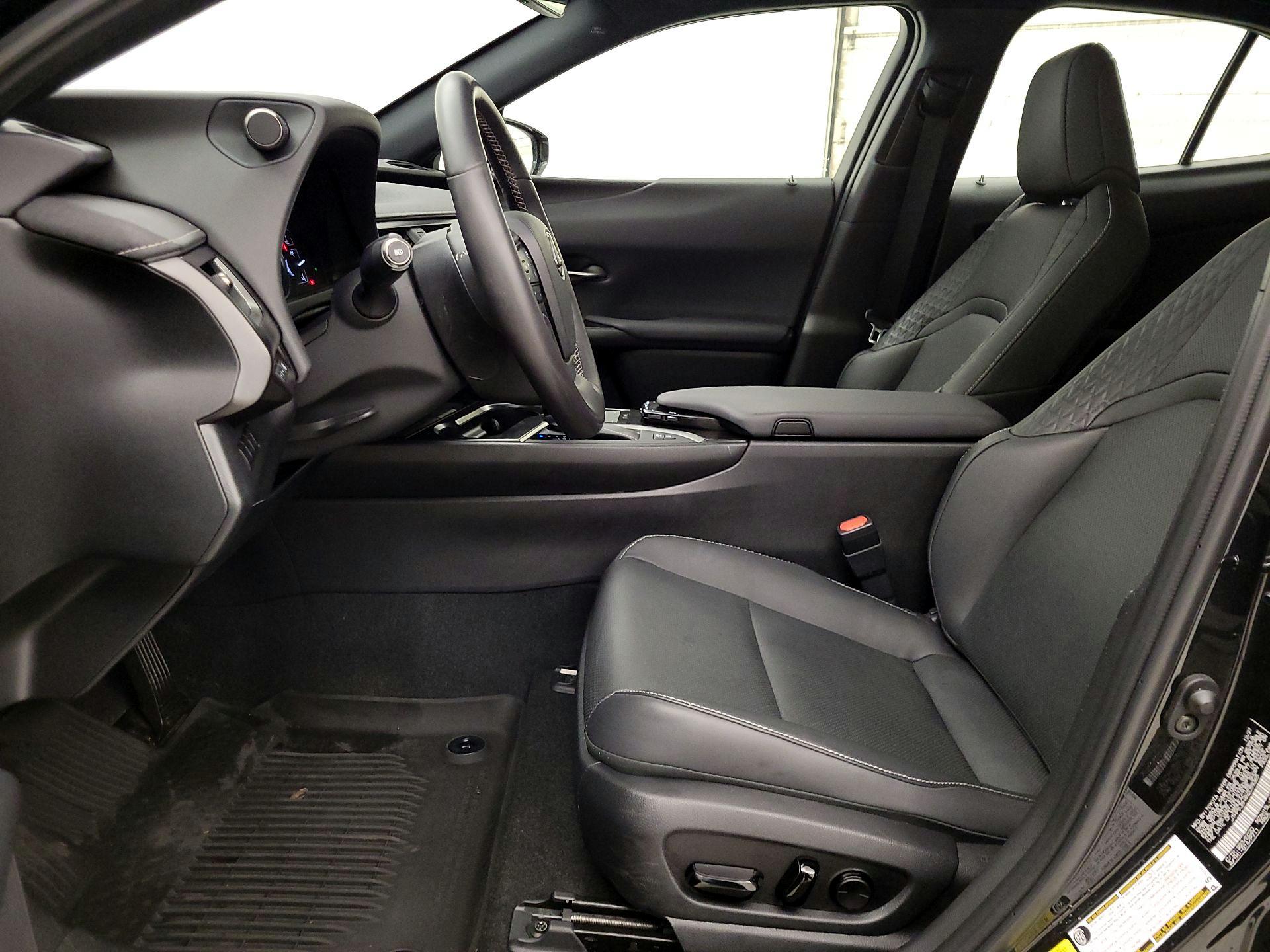 Thumbnail: 2022 Lexus UX - 11