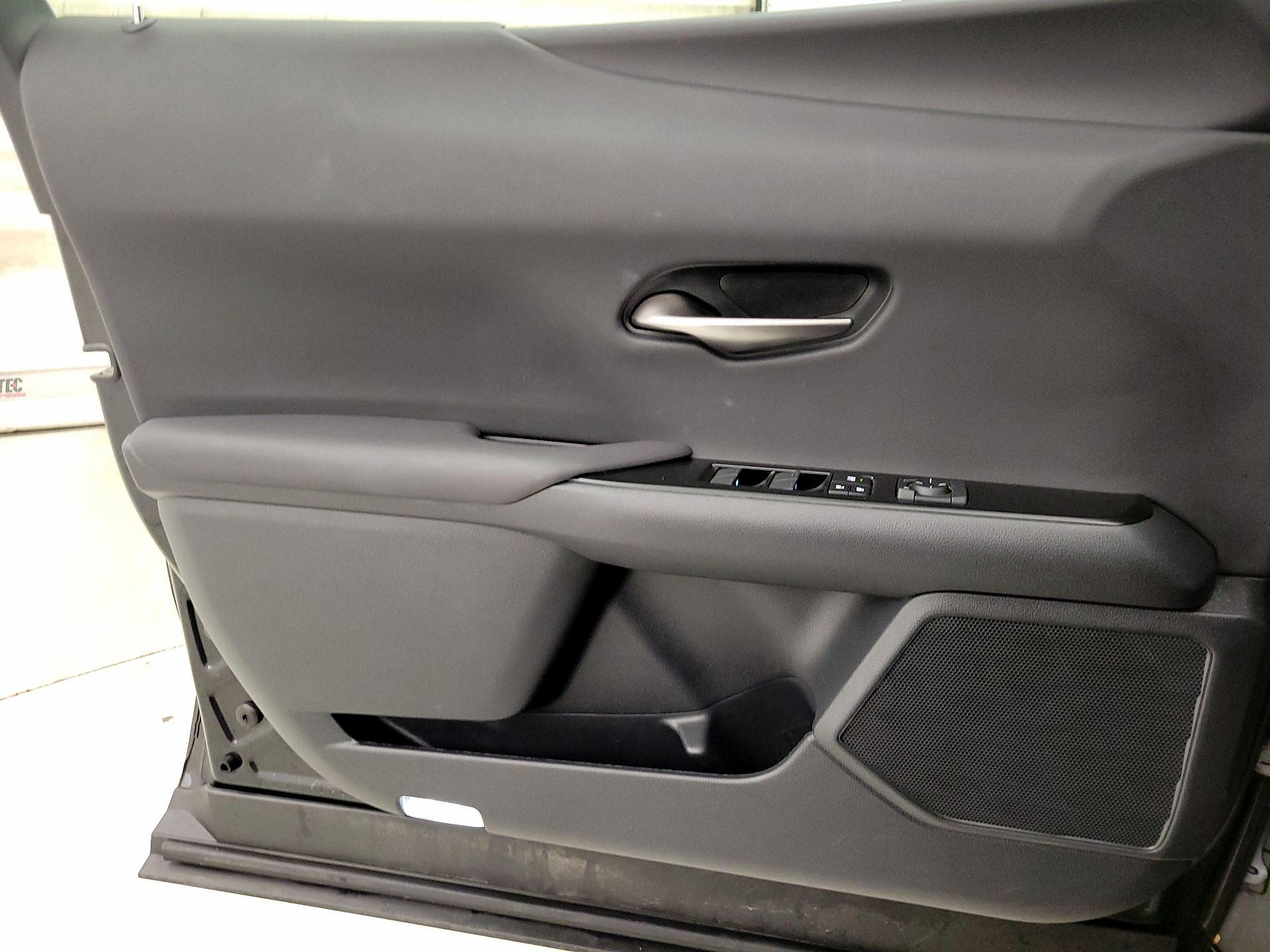 Thumbnail: 2022 Lexus UX - 12