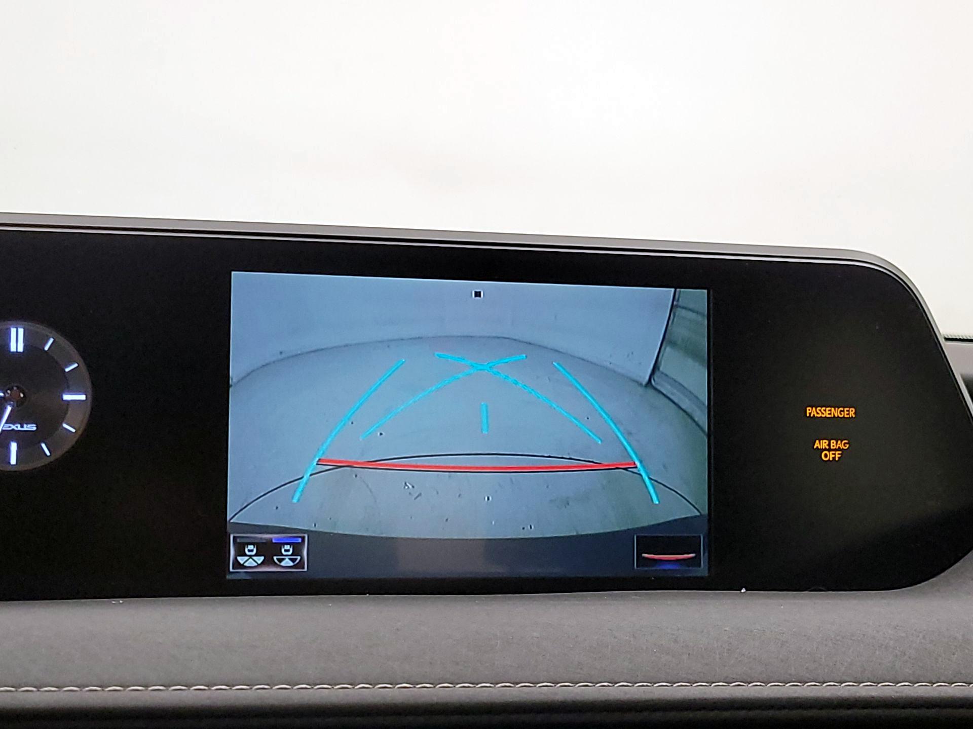 Thumbnail: 2022 Lexus UX - 14