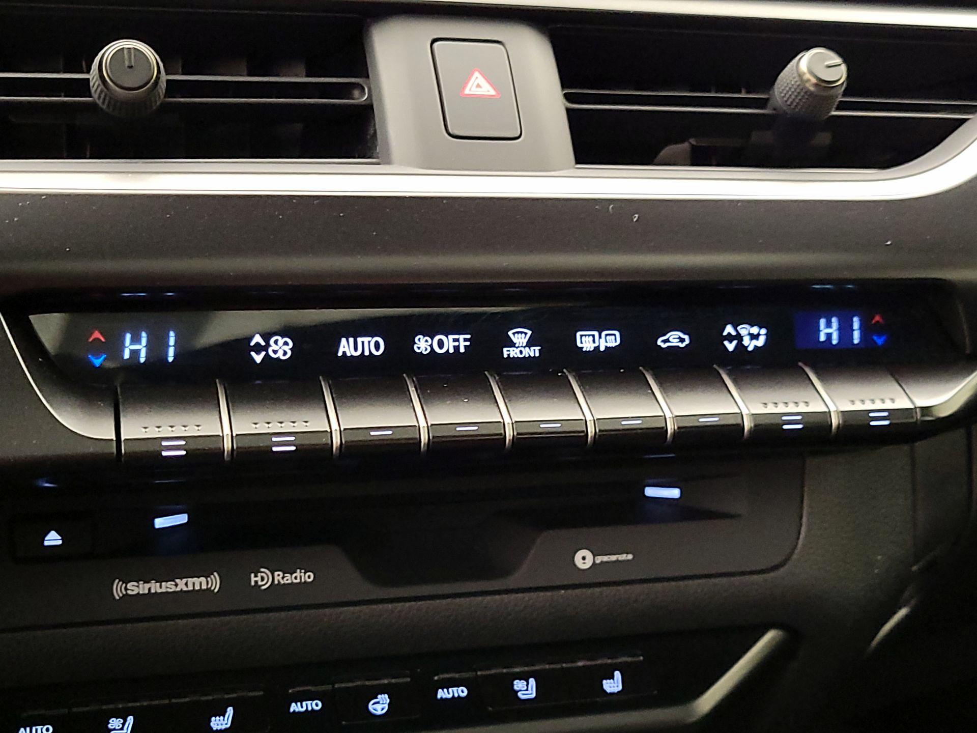 Thumbnail: 2022 Lexus UX - 16