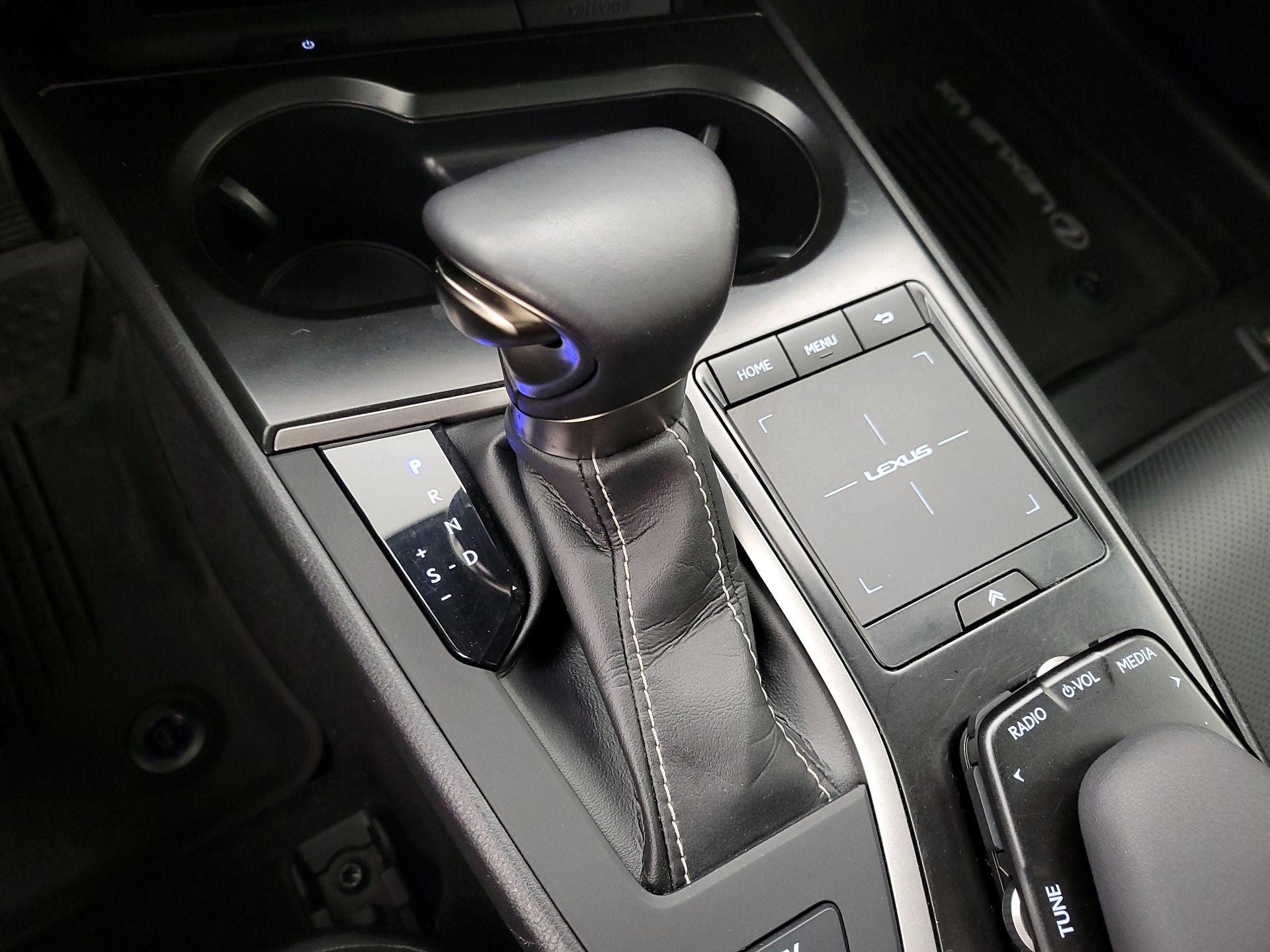 Thumbnail: 2022 Lexus UX - 17