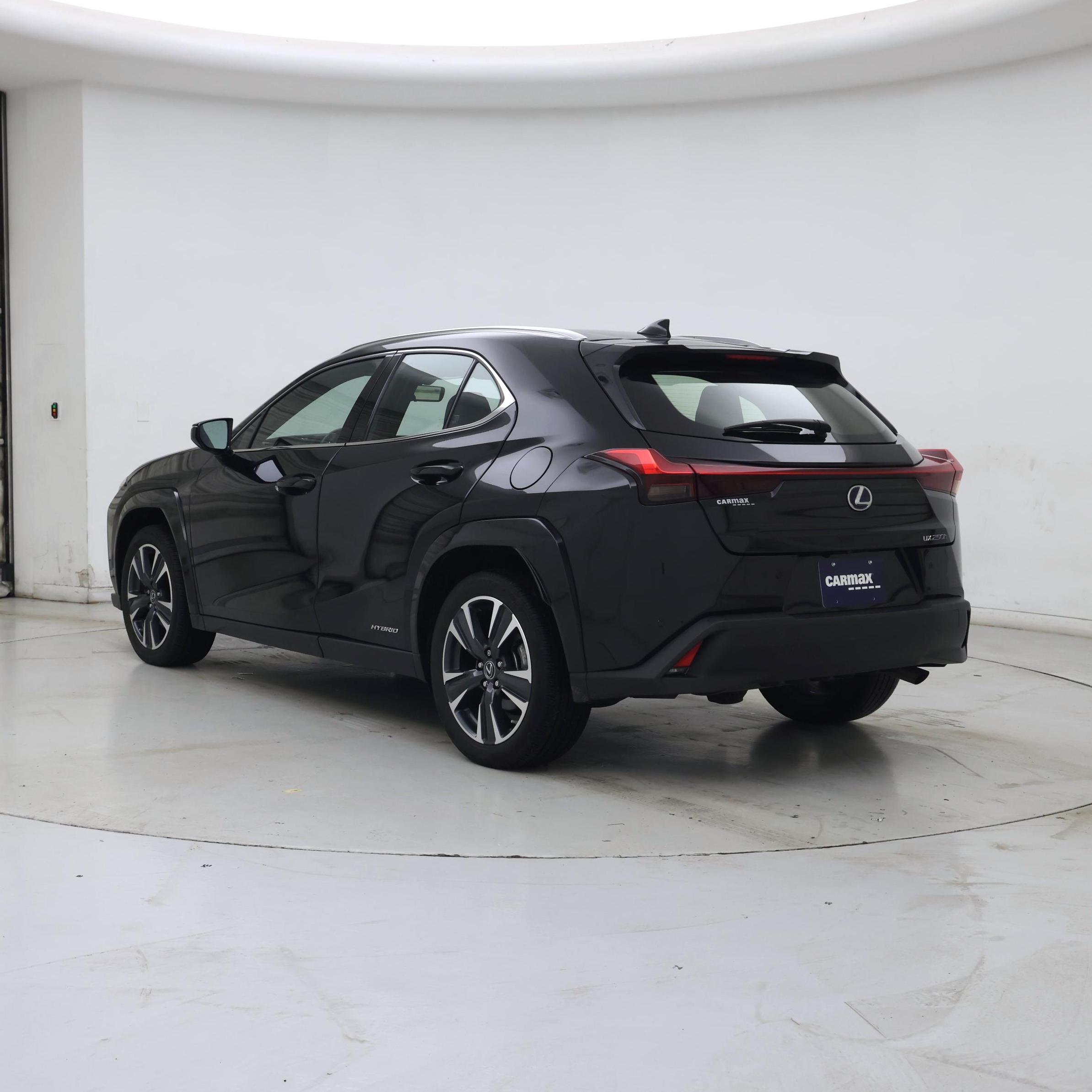 Thumbnail: 2022 Lexus UX - 2