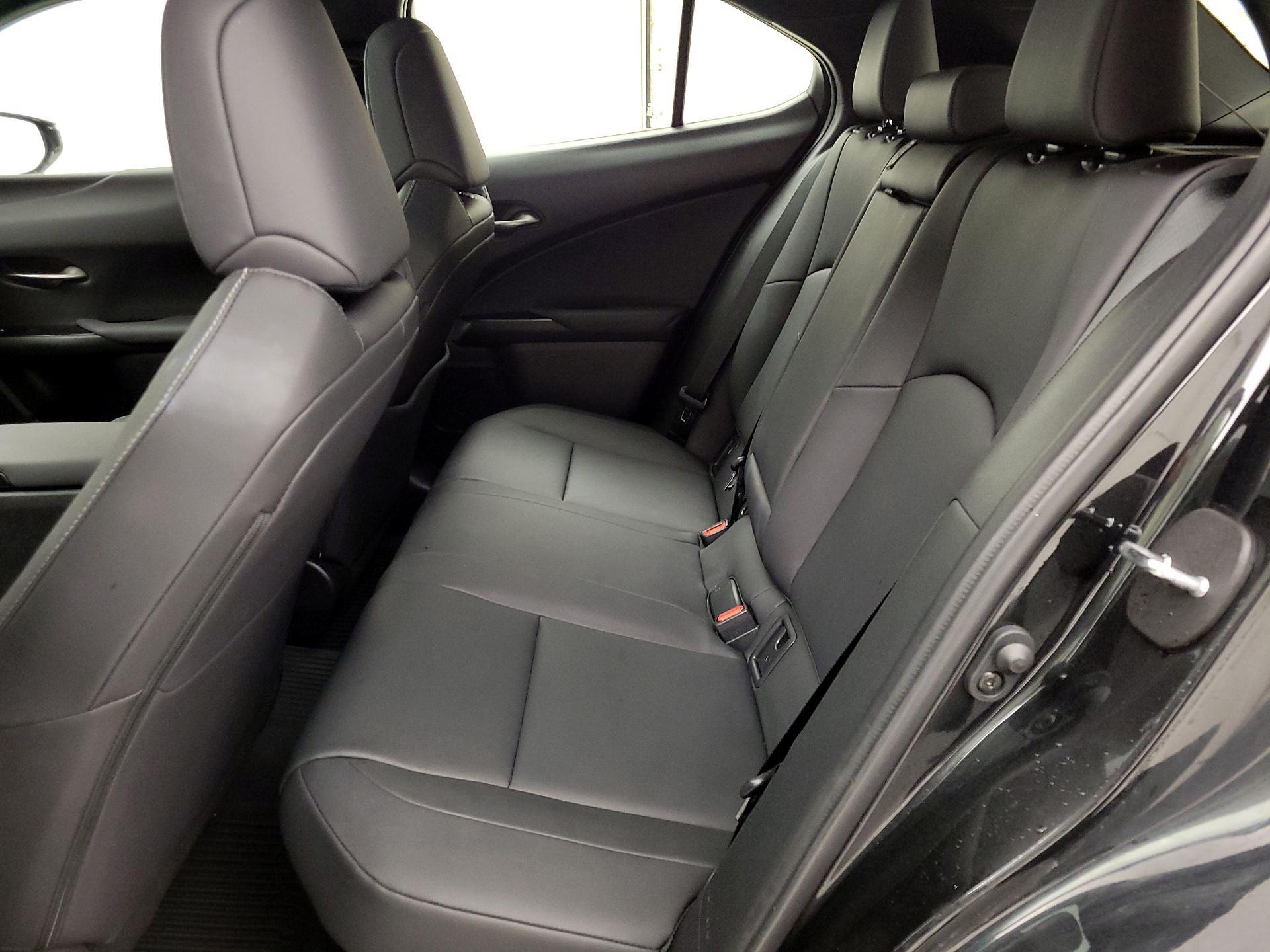 Thumbnail: 2022 Lexus UX - 20