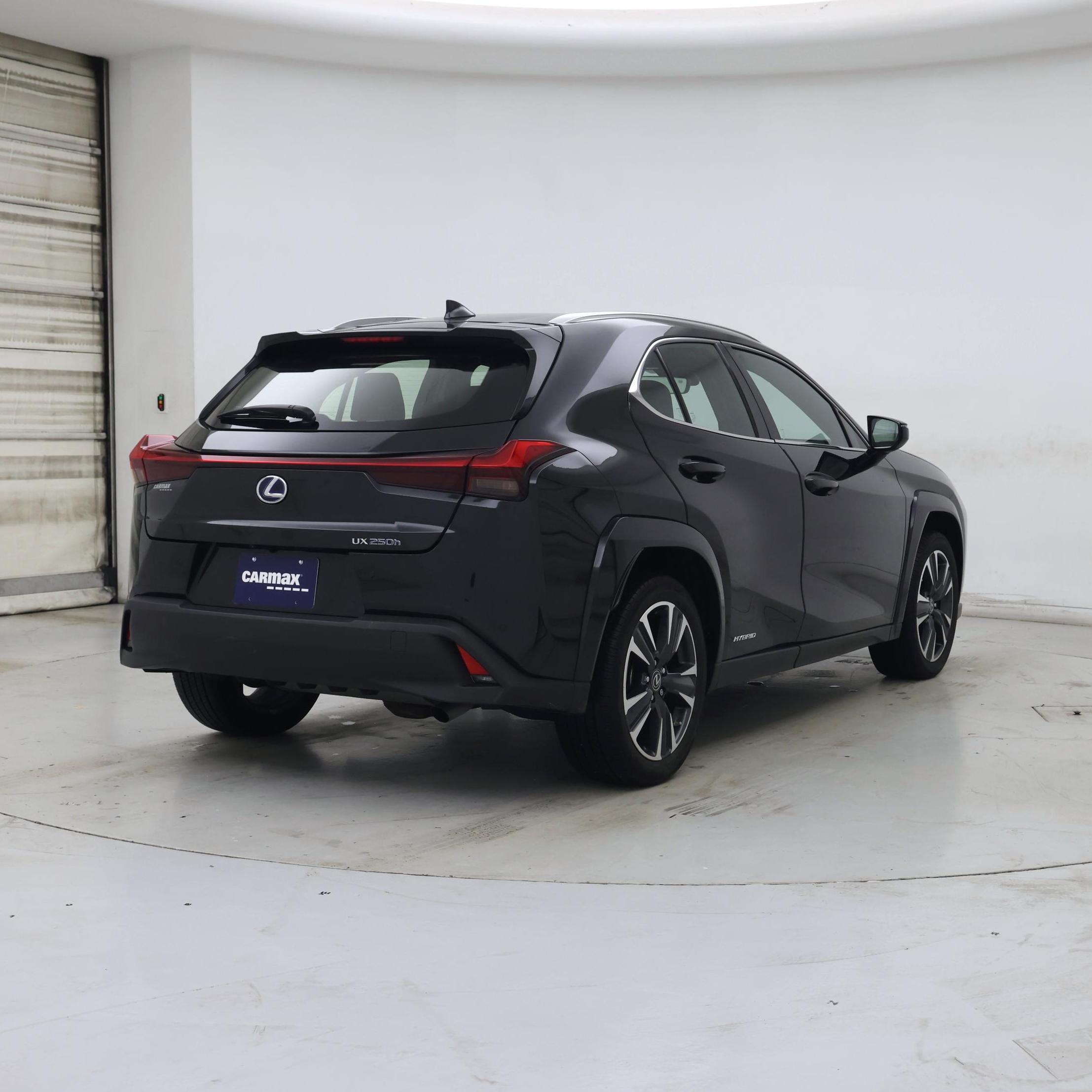 Thumbnail: 2022 Lexus UX - 8