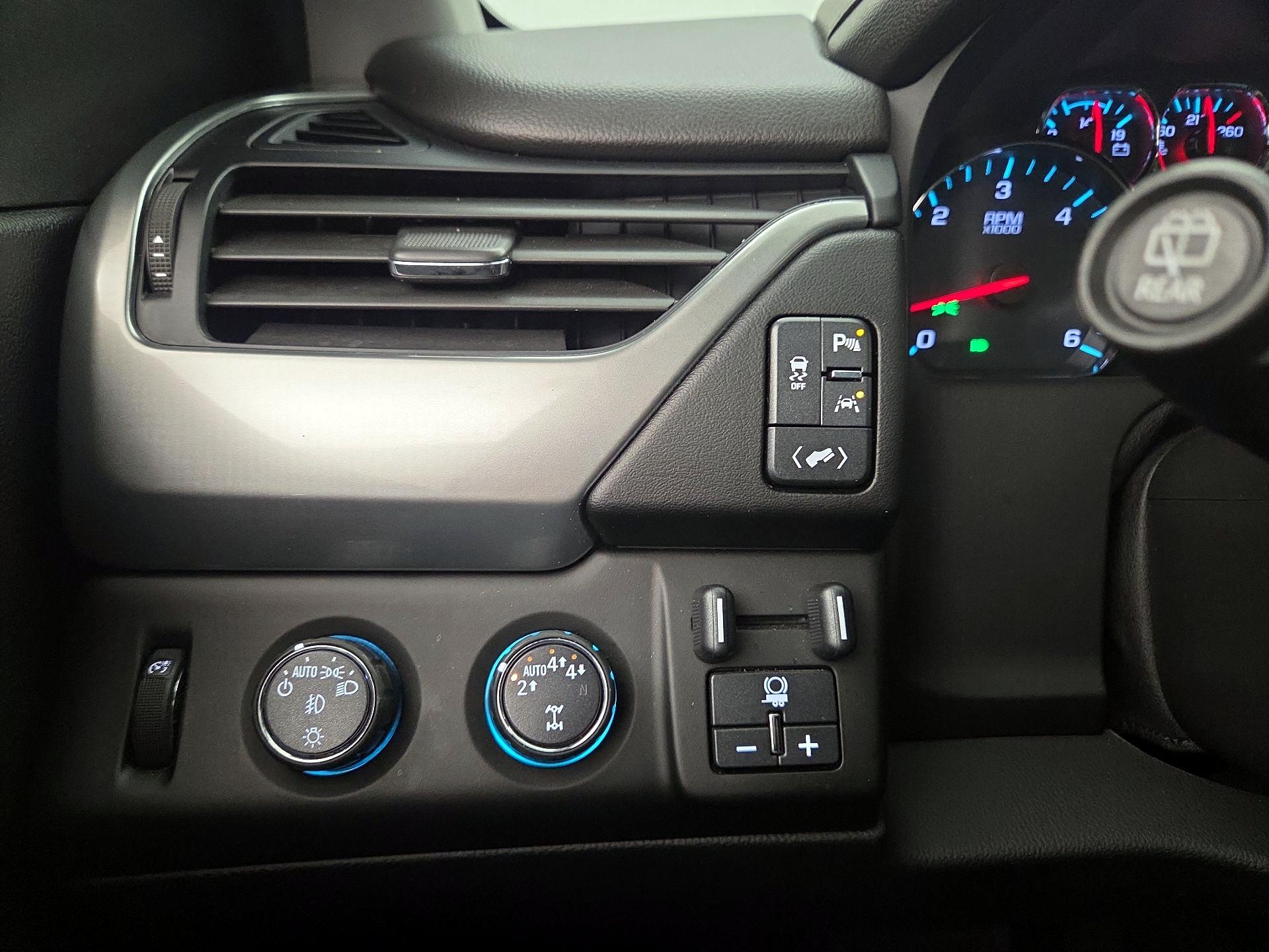 Thumbnail: 2020 Chevrolet Suburban - 13