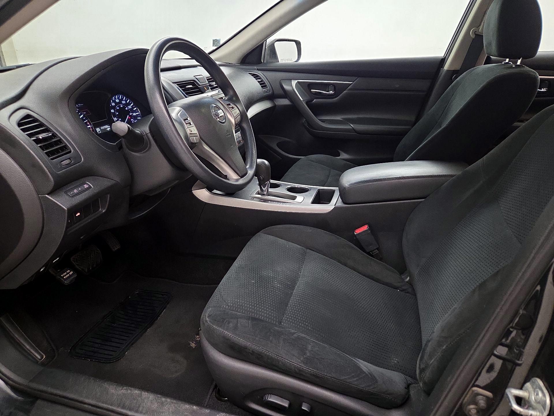 Thumbnail: 2015 Nissan Altima - 11