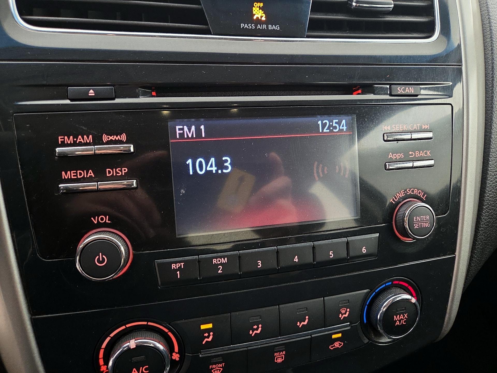 Thumbnail: 2015 Nissan Altima - 15