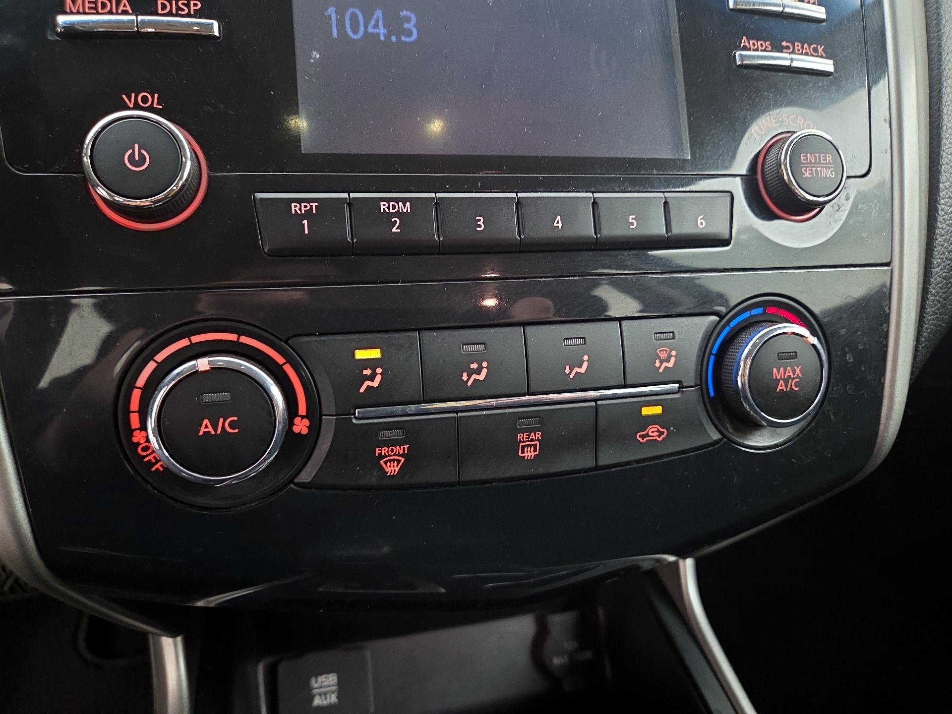 Thumbnail: 2015 Nissan Altima - 16